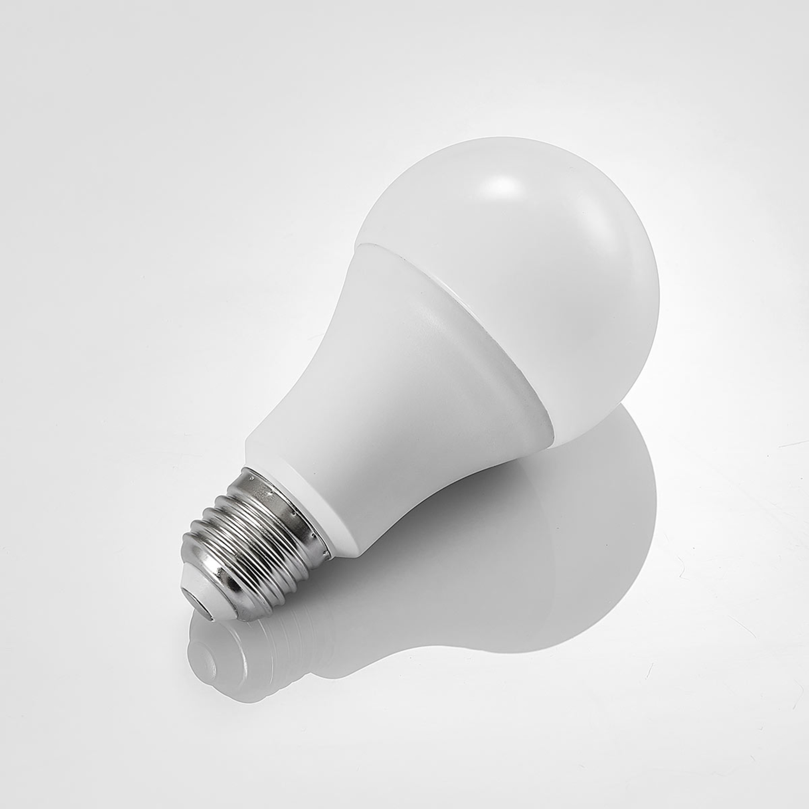 Prios Smart-LED-lamppu Wifi E27 10 W, 2 700 K, RGB