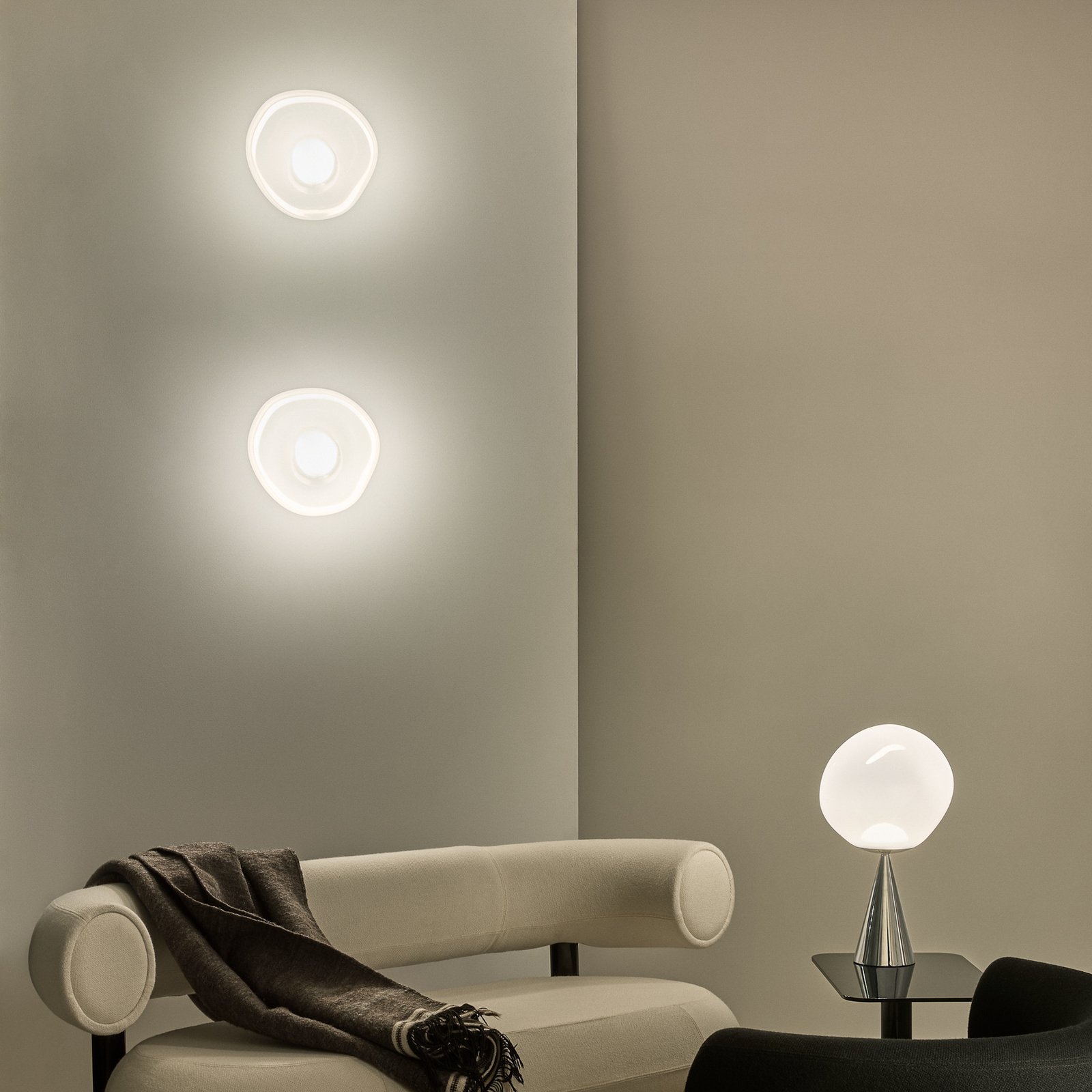 Tom Dixon LED-Wandlampe Melt, Ø 29 cm, opal/chromfarben