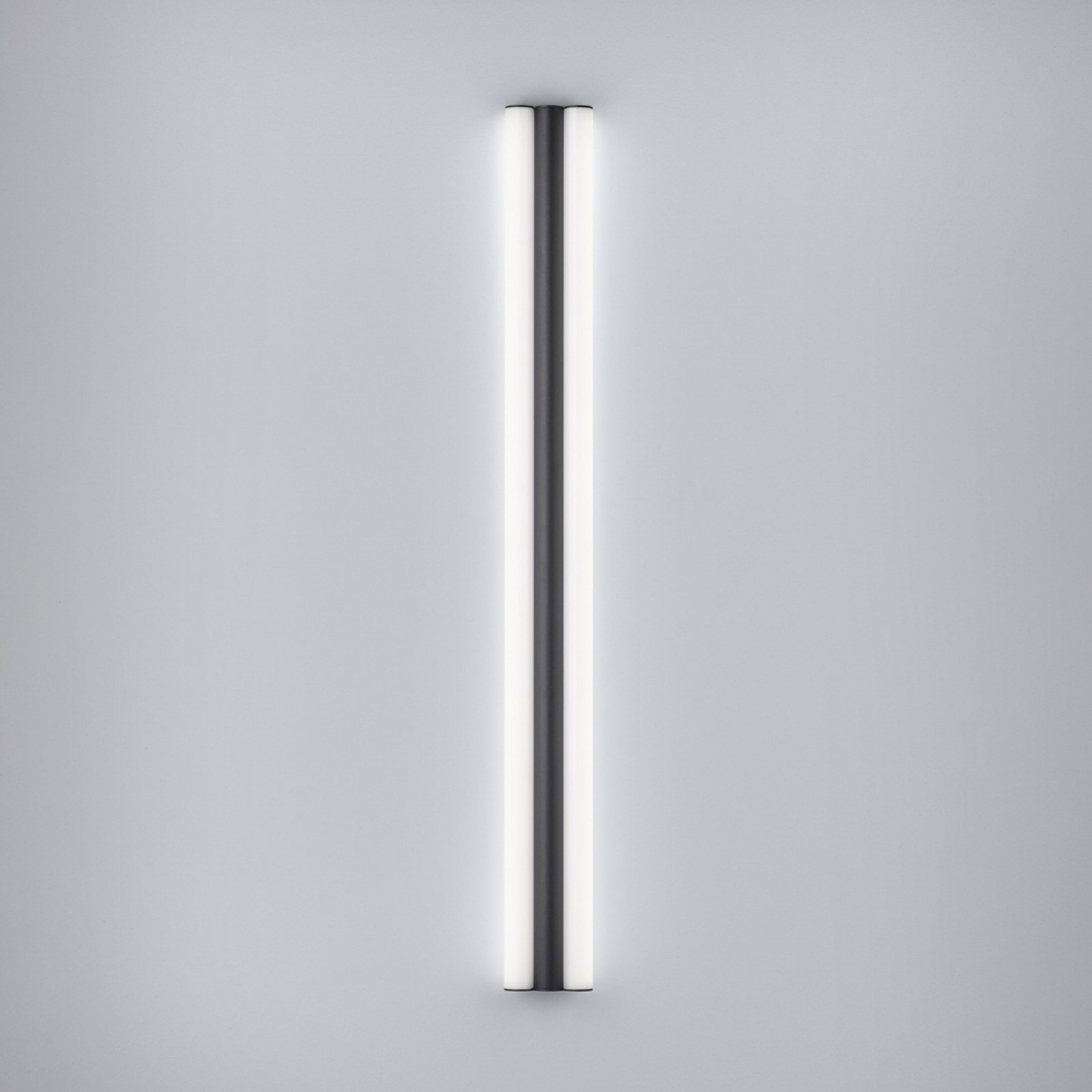 Helestra LED mirror lamp LOOM, length 90 cm, black, IP44