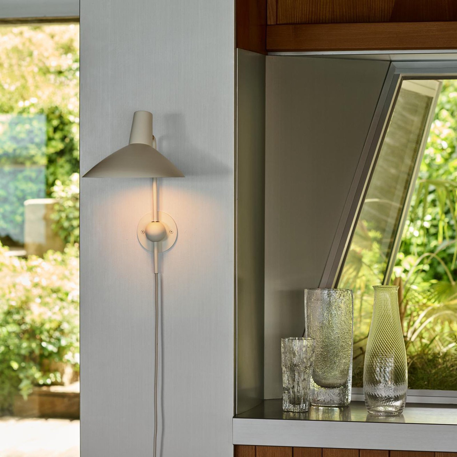 Tripod HM12 Wandleuchte Matt Weiß - &Tradition