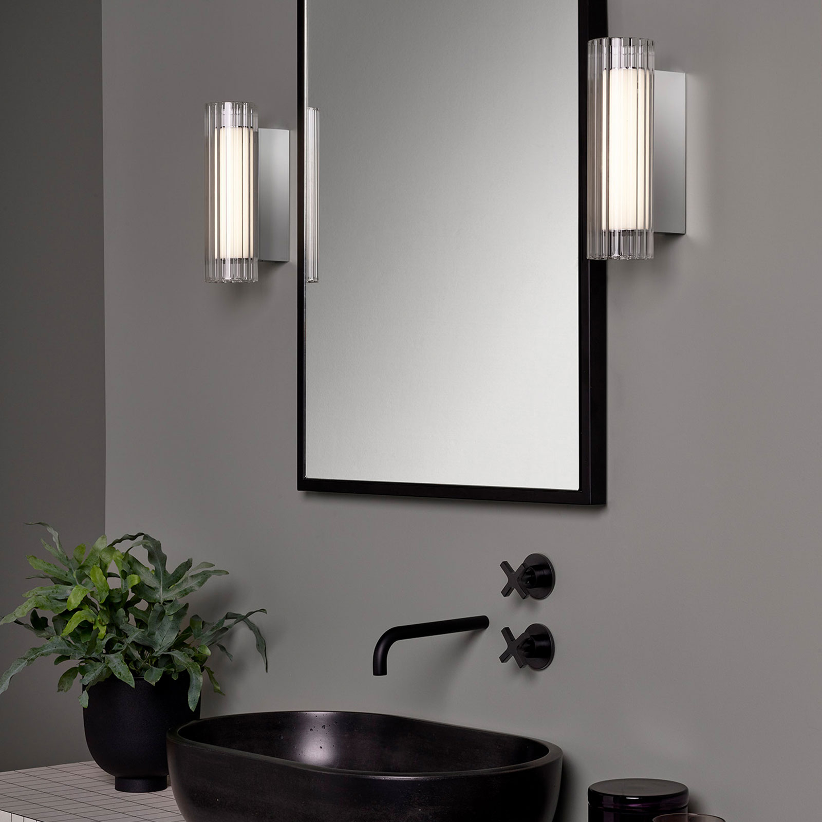 Astro io Wall LED-Wandleuchte IP44 chrom