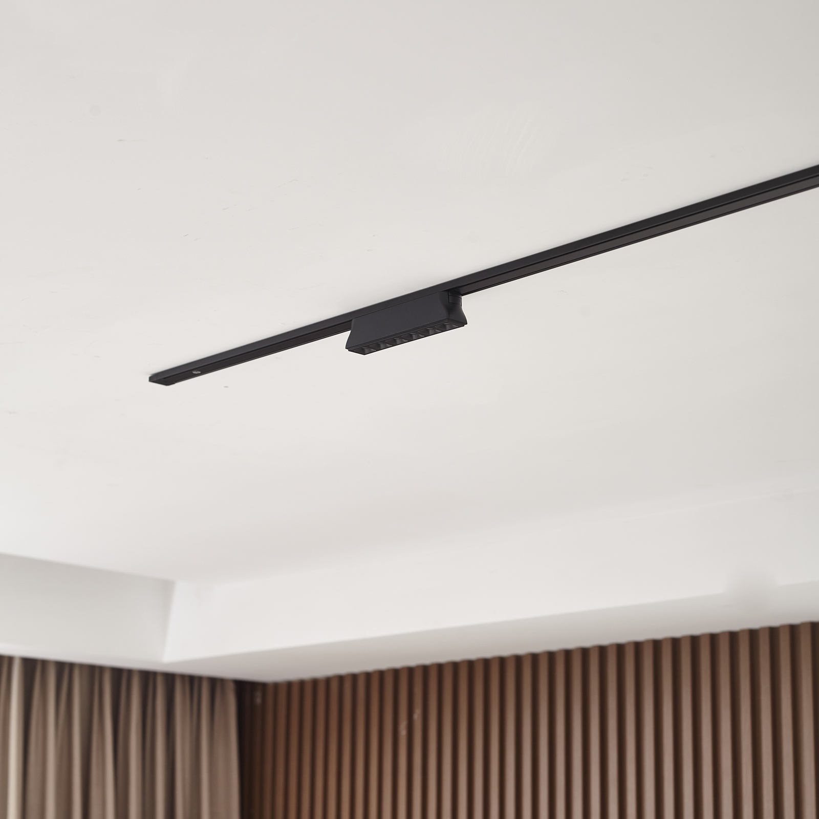 Lindby LED-stripe 48 V Lumaro, svart, 6 punkter, 2,5 cm