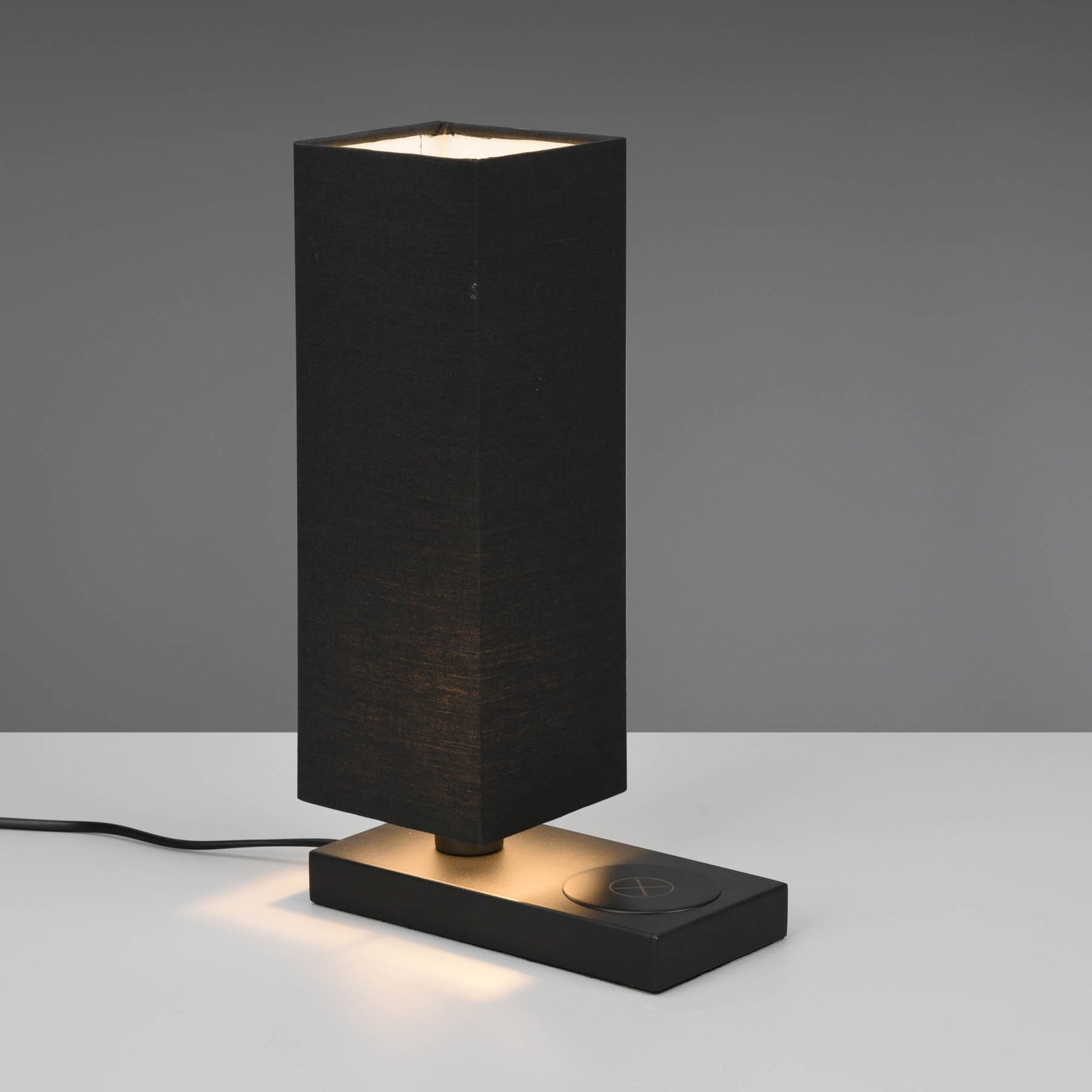 Haley table lamp with a charging station