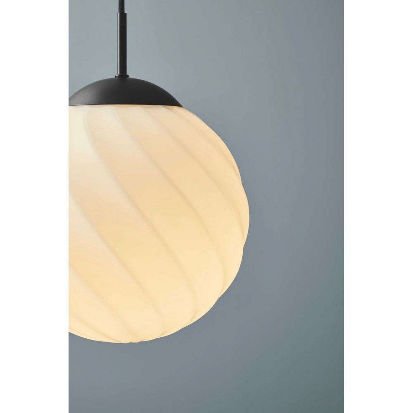 Twist Candeeiro Suspenso Ball Ø25 Antique Brass - Halo Design