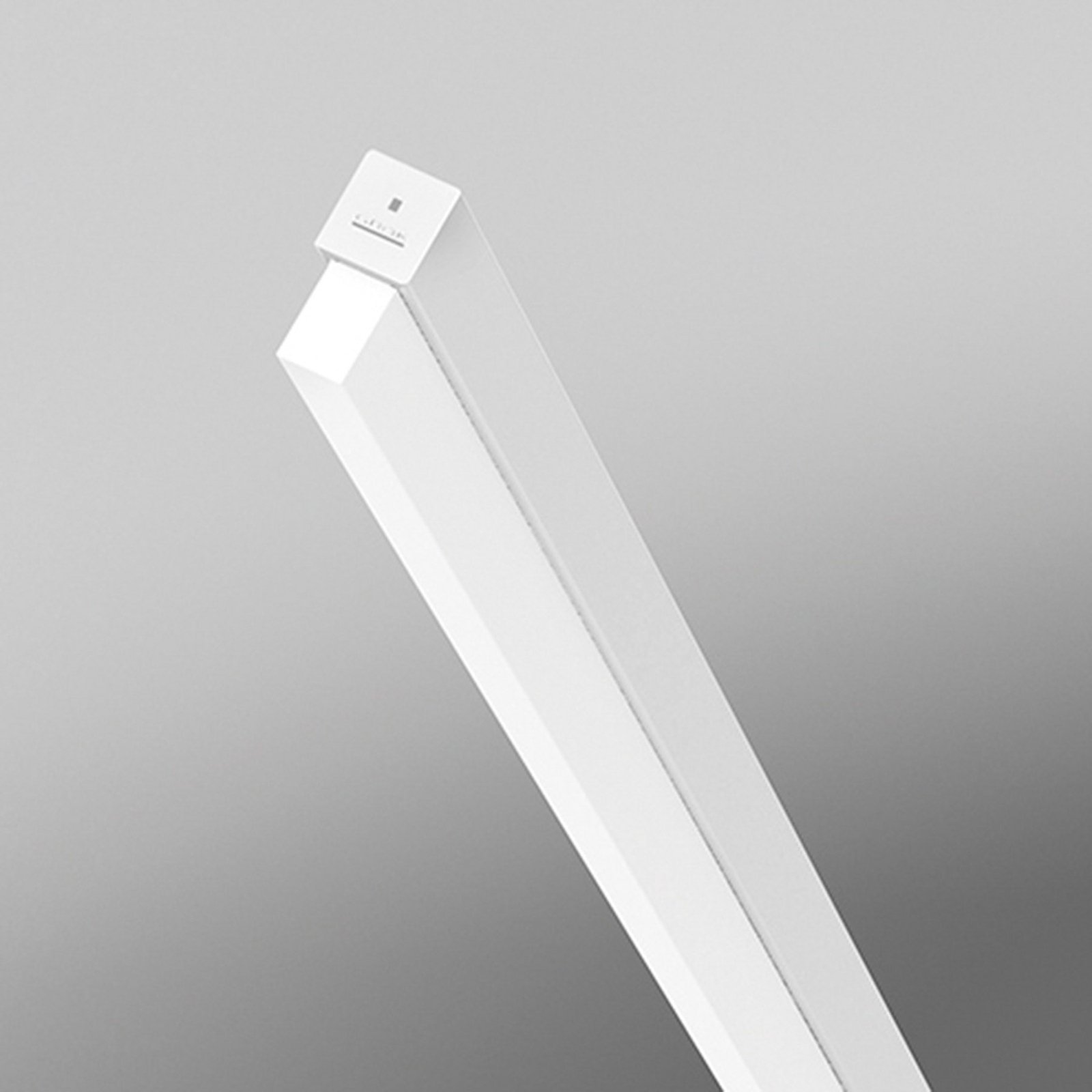 Grok Circ LED-gulvlampe i aluminium med dæmper