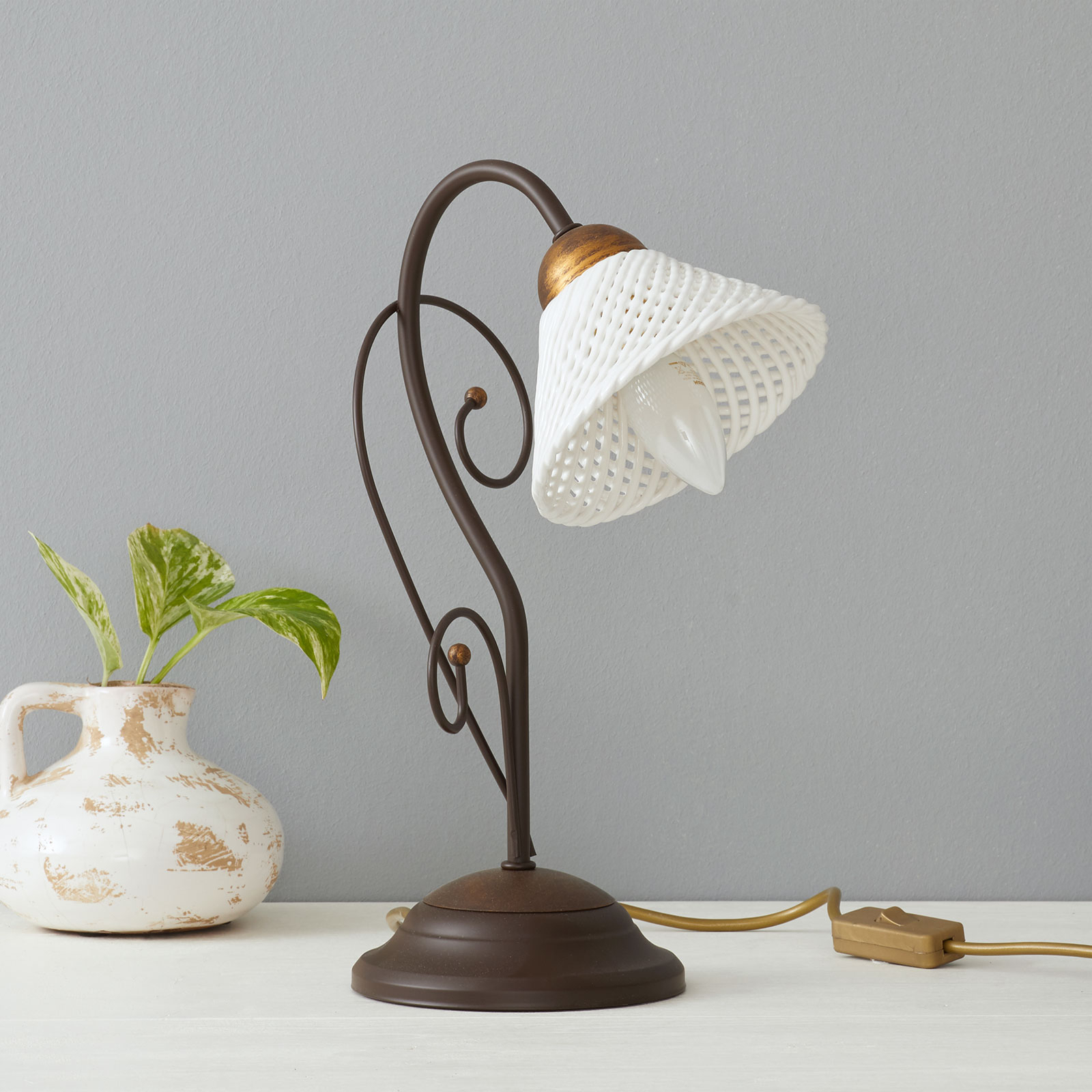 Elegant RETINA table lamp