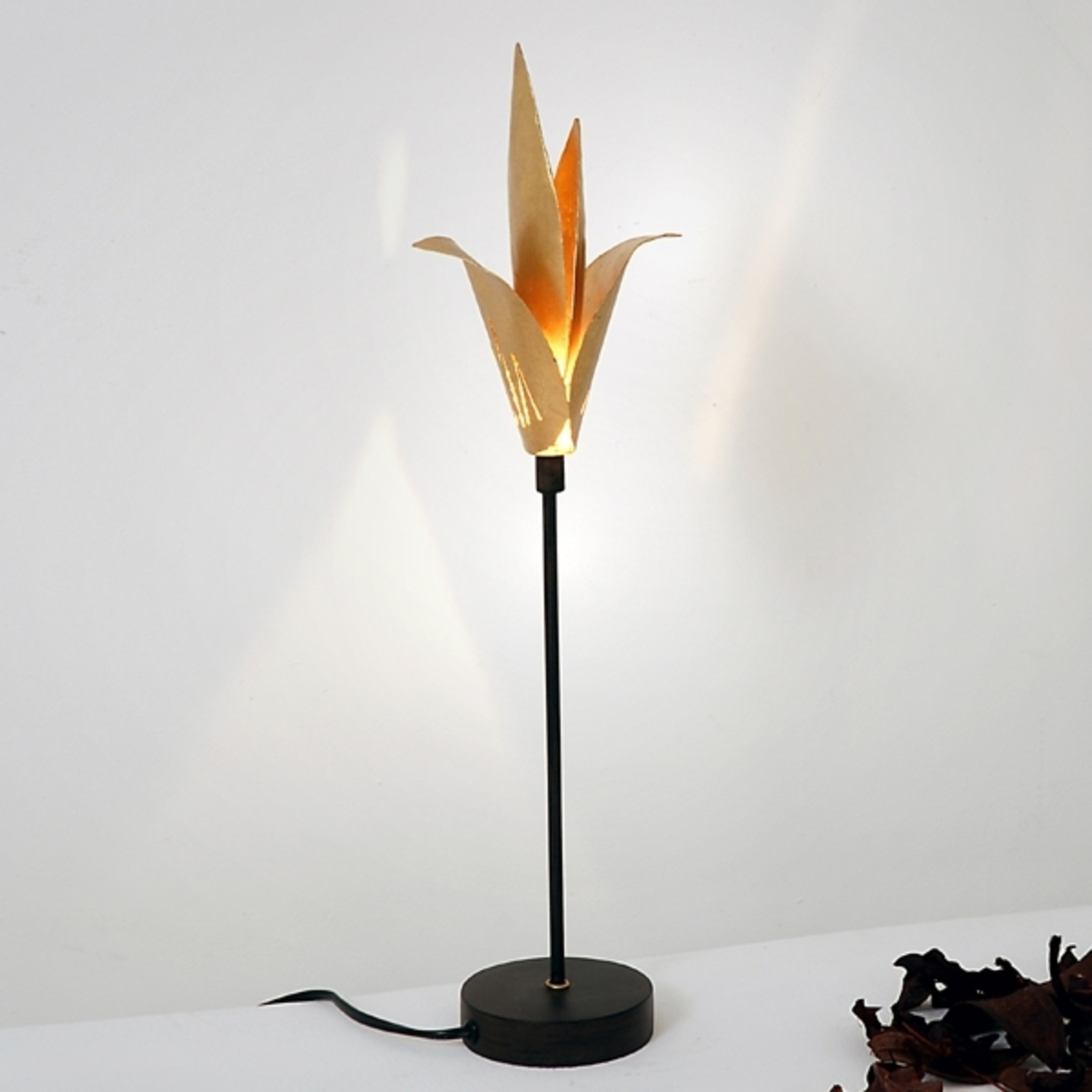 Eksklusiv bordlampe AIRONE med gyllen blomst