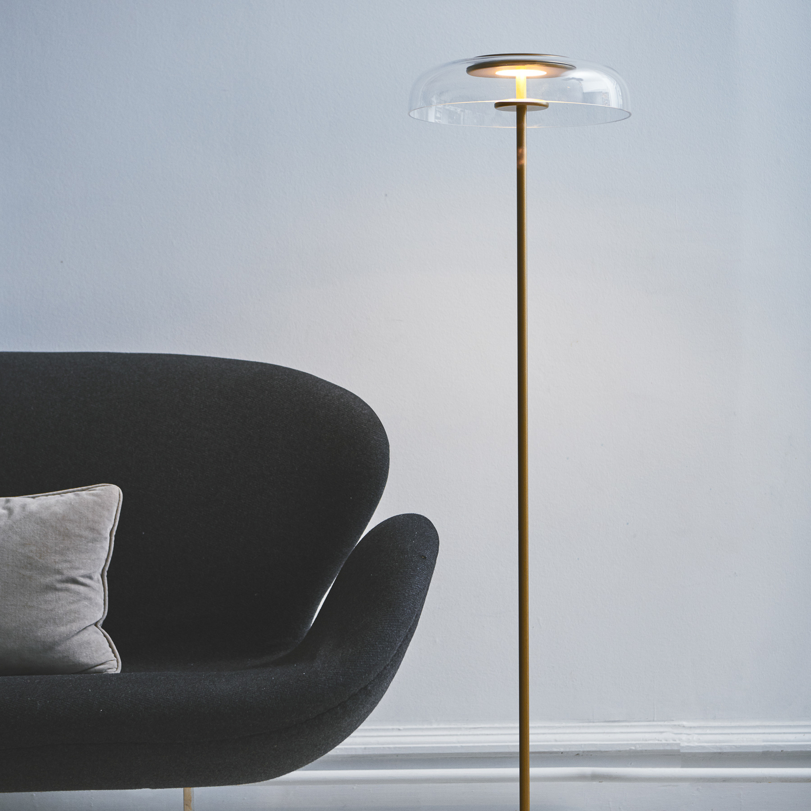 Nuura Blossi Floor Ø 29 LED floor lamp gold/clear