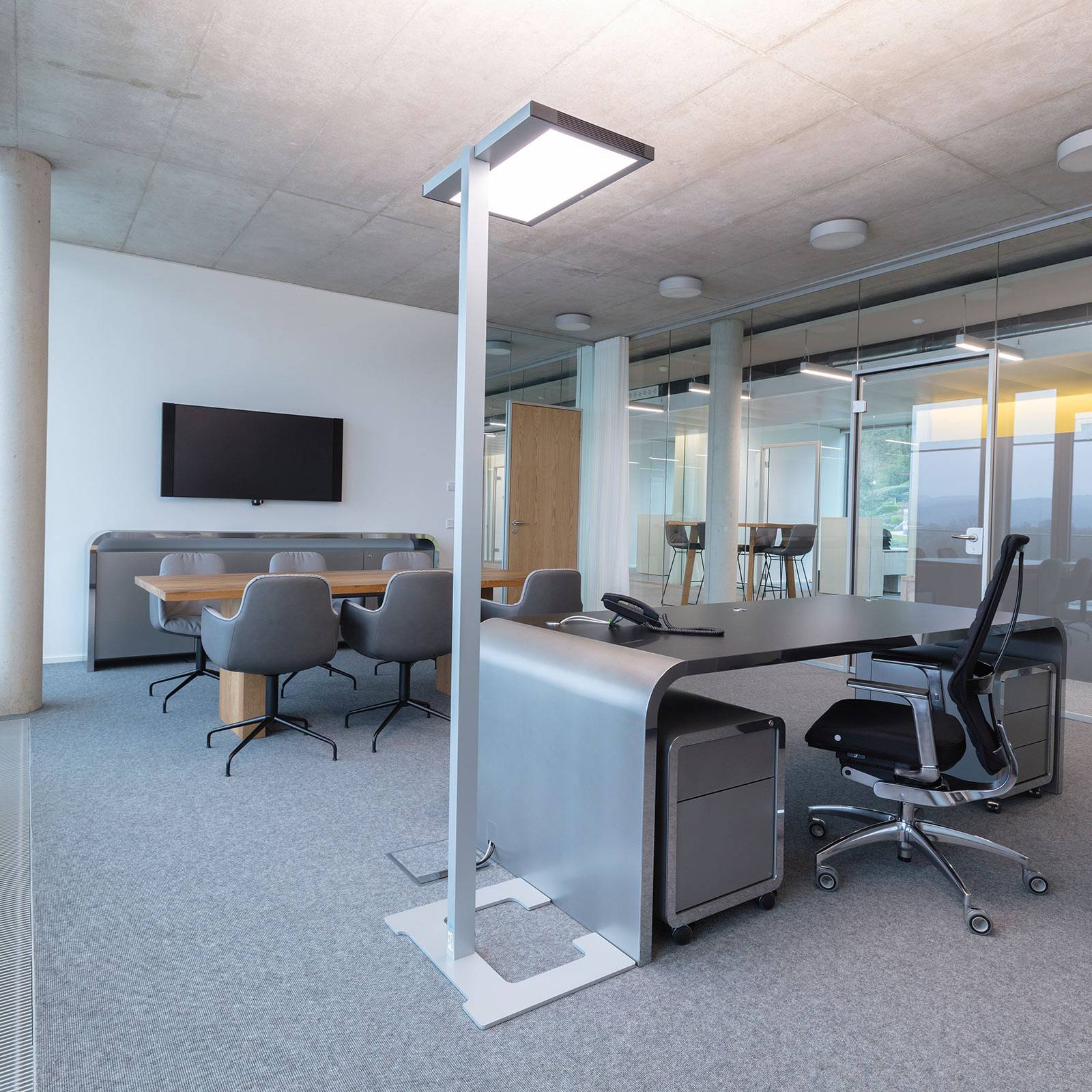 Luctra Vitawork LED-stander kontor 17000 lm dæmp.