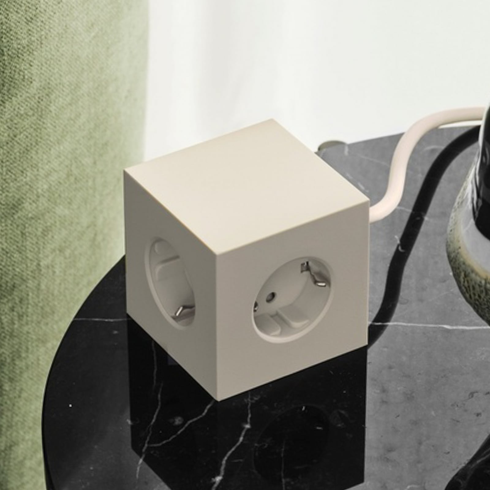 SQUARE 1 stikkontakt, beige, 3x Schuko, 2x USB, 1,8 m kabel – AVOLT
