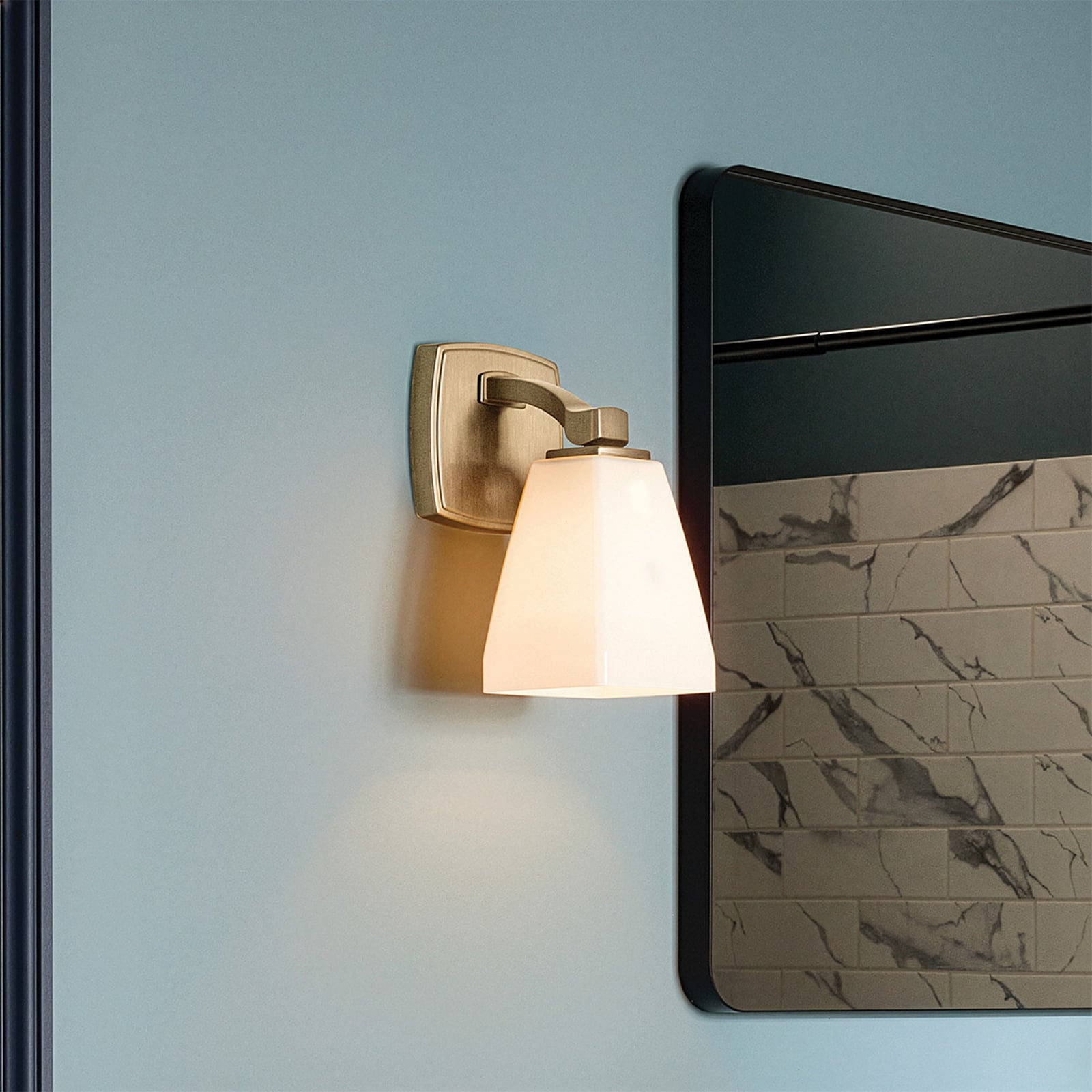 Applique murale Marant, bronze clair/opale, hauteur 24 cm, IP44, ampoule LED G9 Applique murale Marant, bronze clair/opale, hauteur 24 cm, IP44, ampoule LED G9