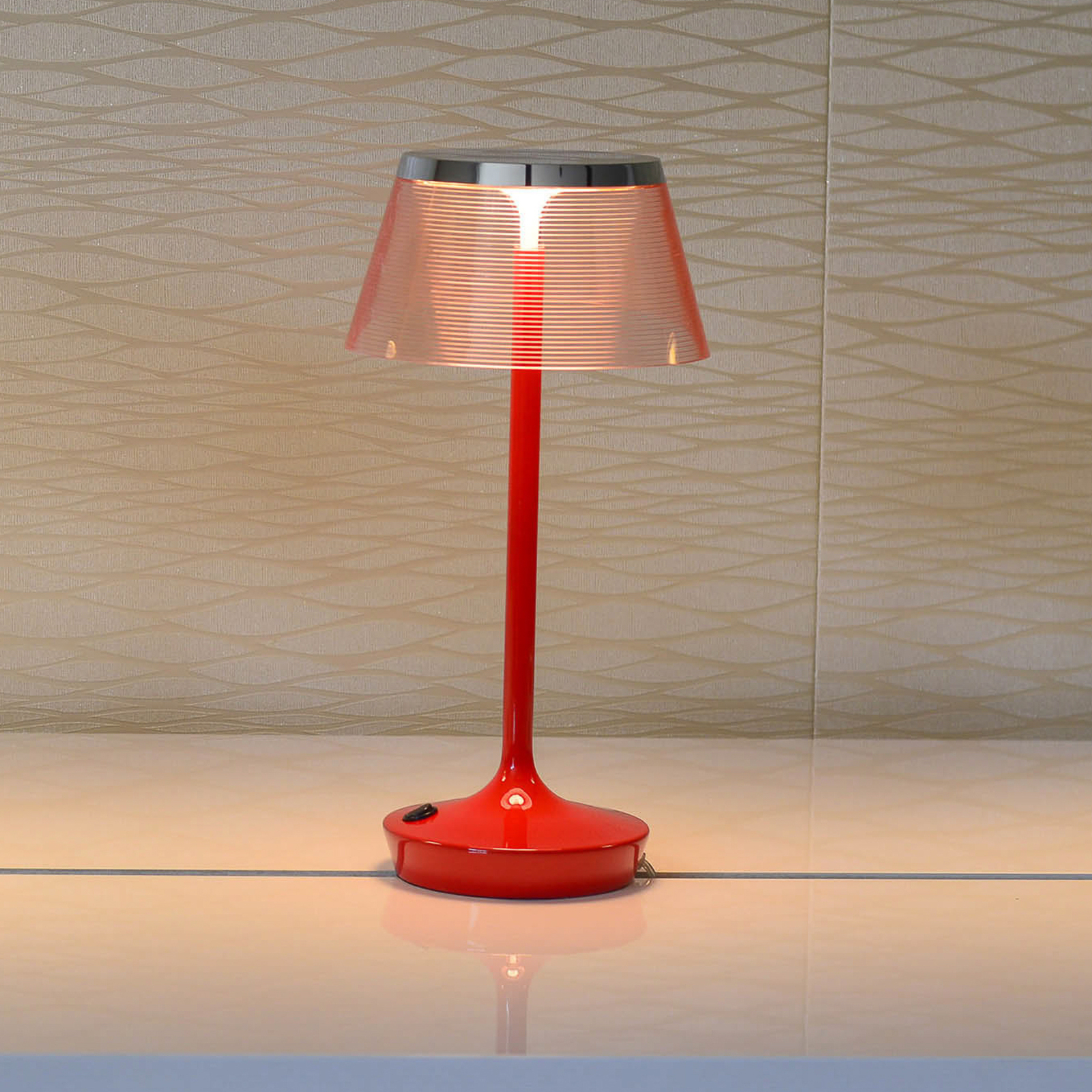 Aluminor La Petite Lampe LED-Tischlampe, rot