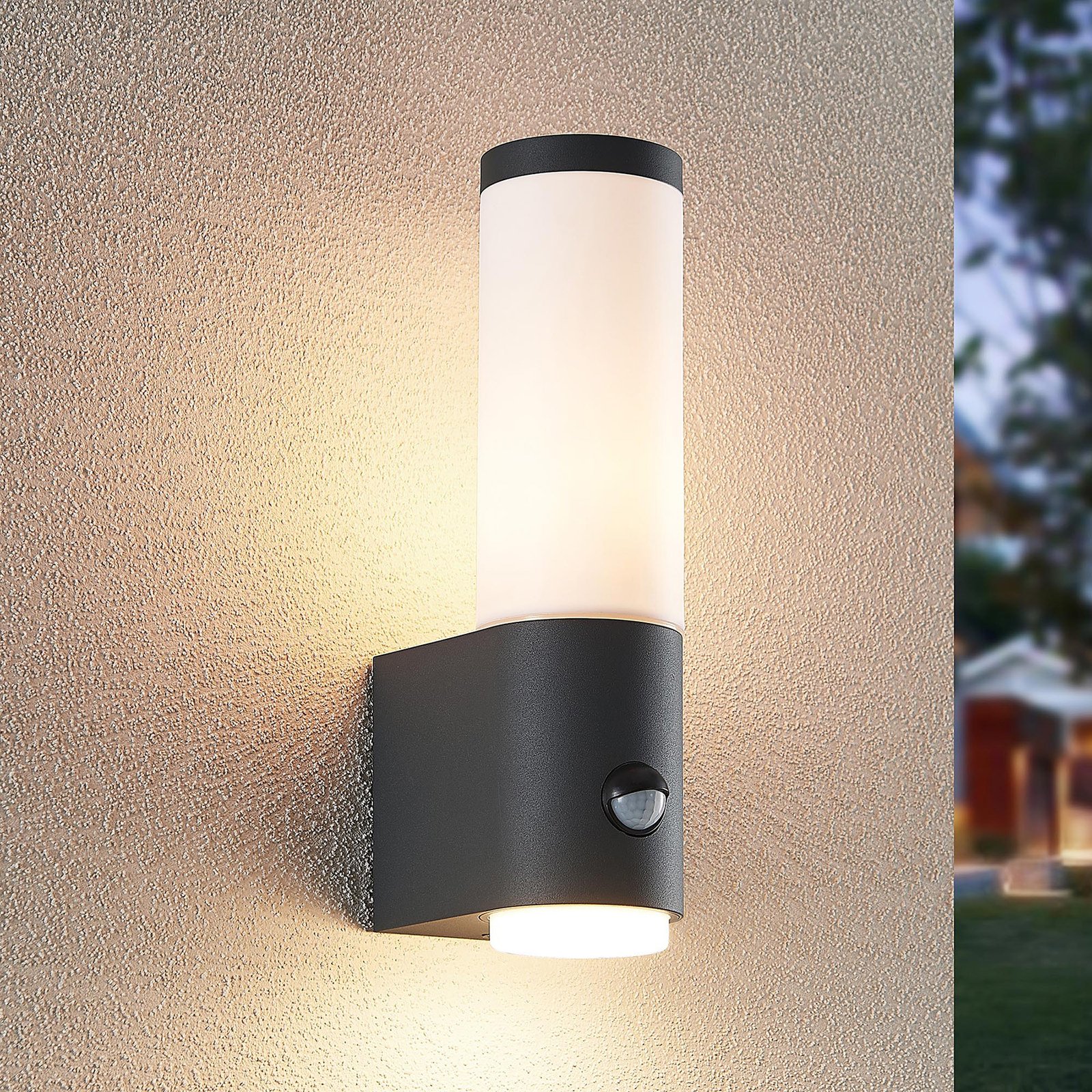 Lindby Okari outdoor wall light with sensor linear