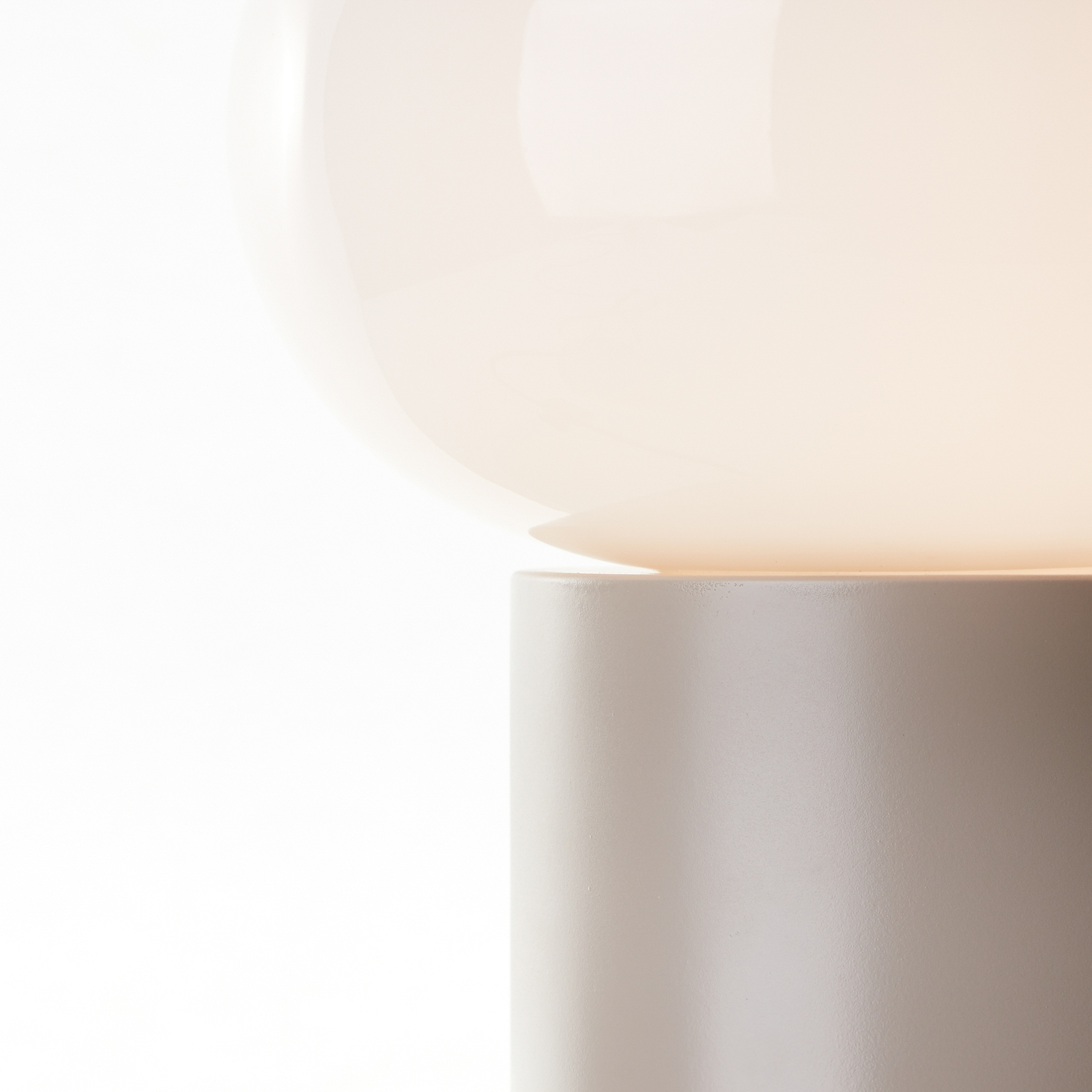 Daeny table lamp with a glass lampshade, taupe
