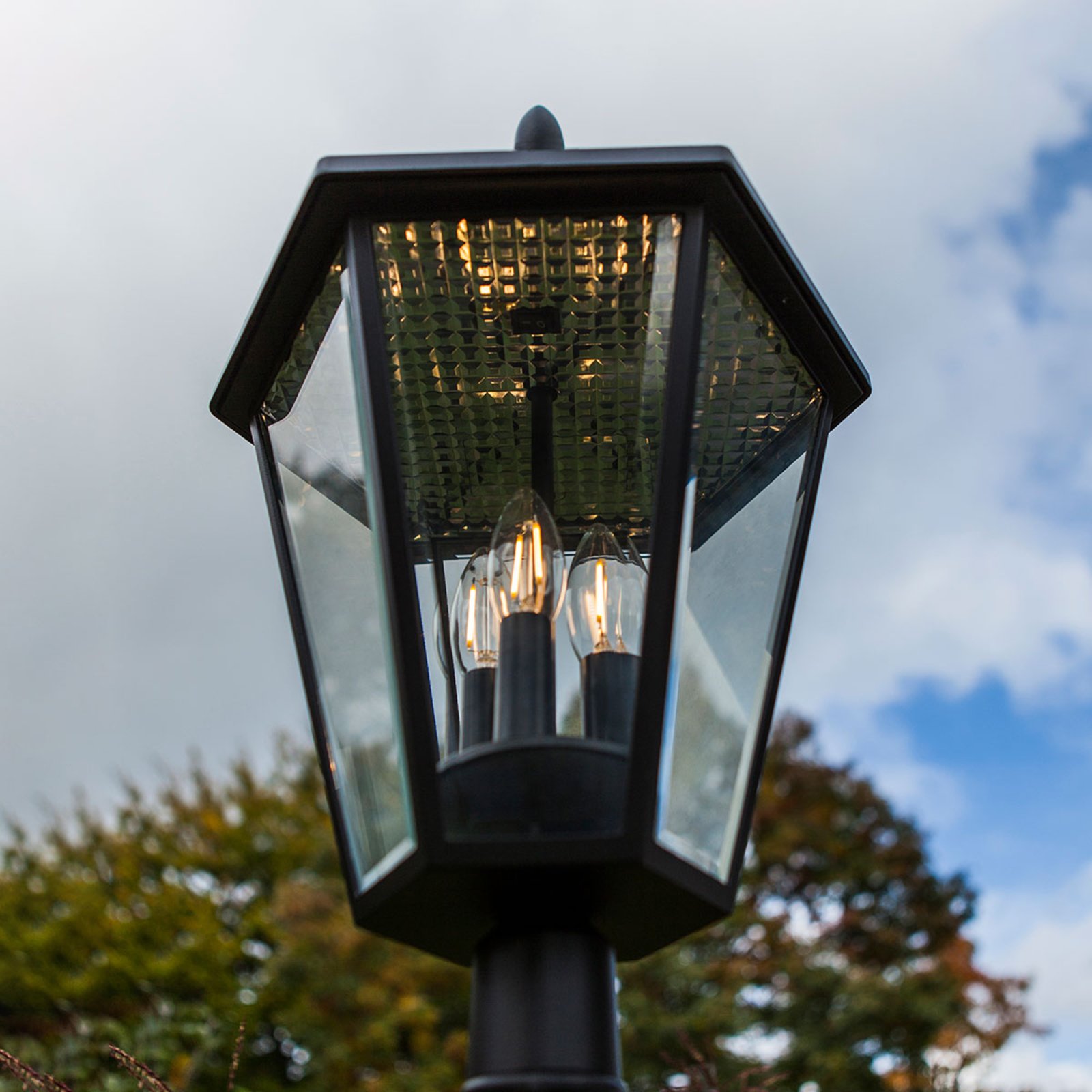 Solar London post light with retrofit LED bulbs