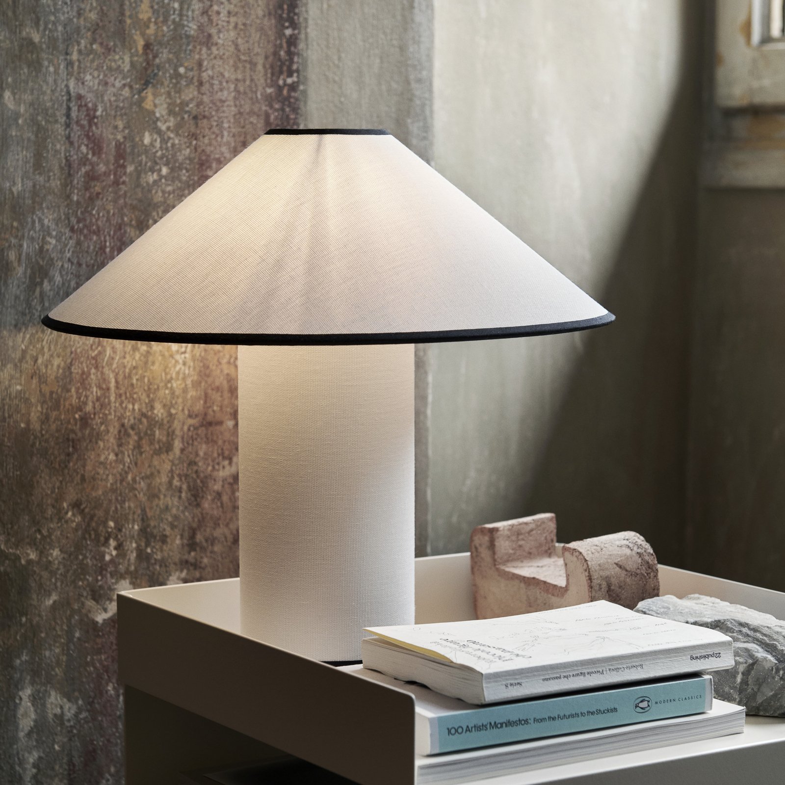 Colette ATD6 pöytävalaisin valkoinen/musta - &Tradition