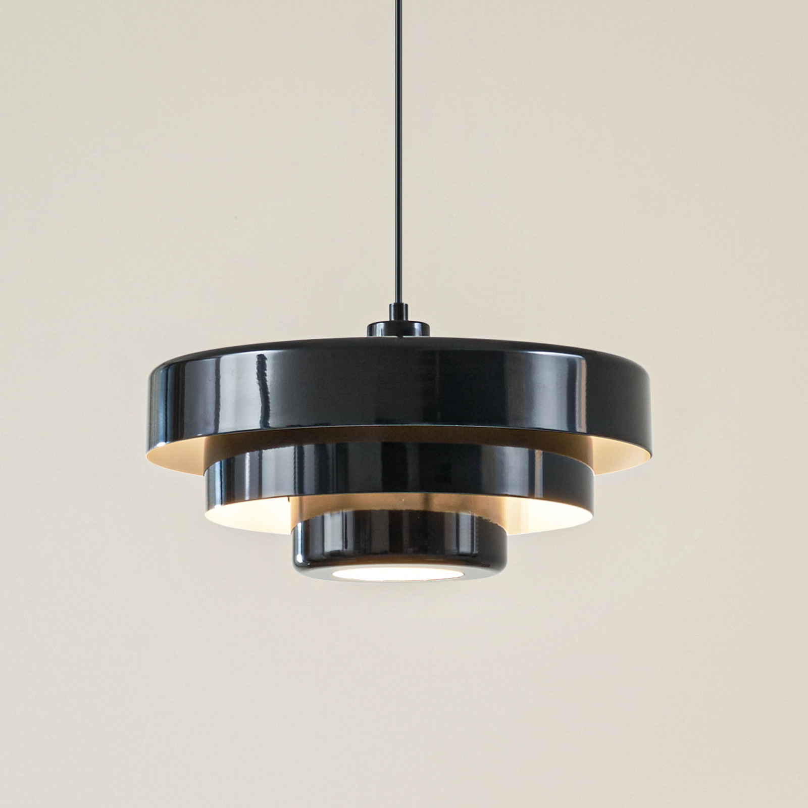 Lindby piekaramā lampa Tivra, melna, Ø 35 cm, metāls, E27
