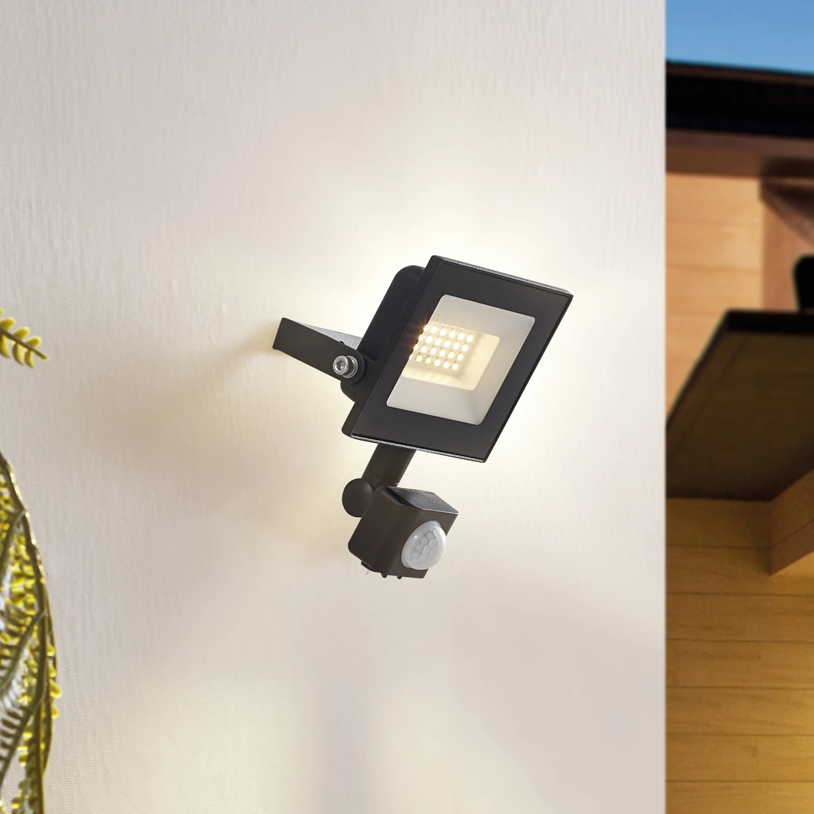 Prios Maikel udendørs LED-spot, 20W, 1500lm, metal, sensor