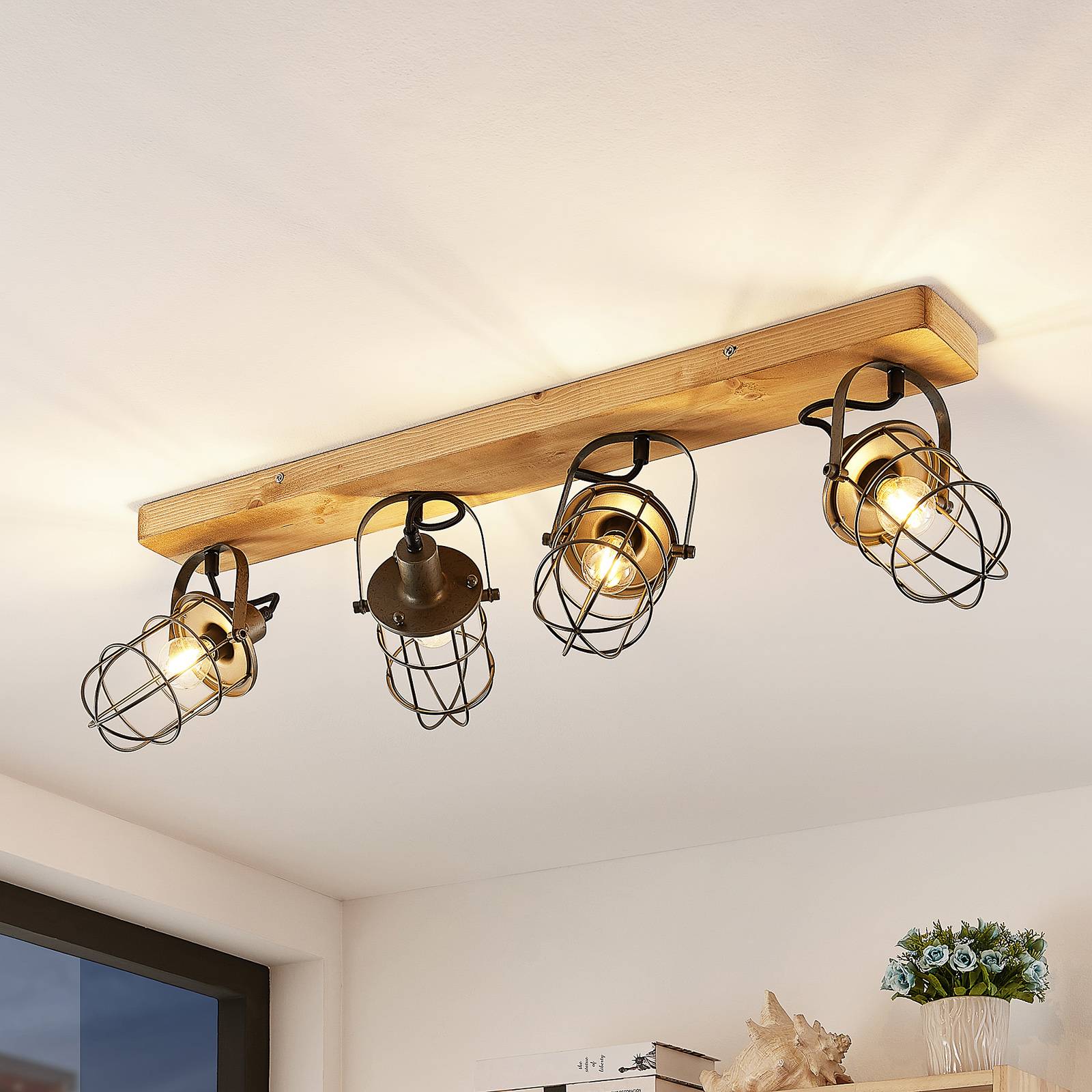 Lindby Serima Deckenleuchte mit Holz, vierflammig