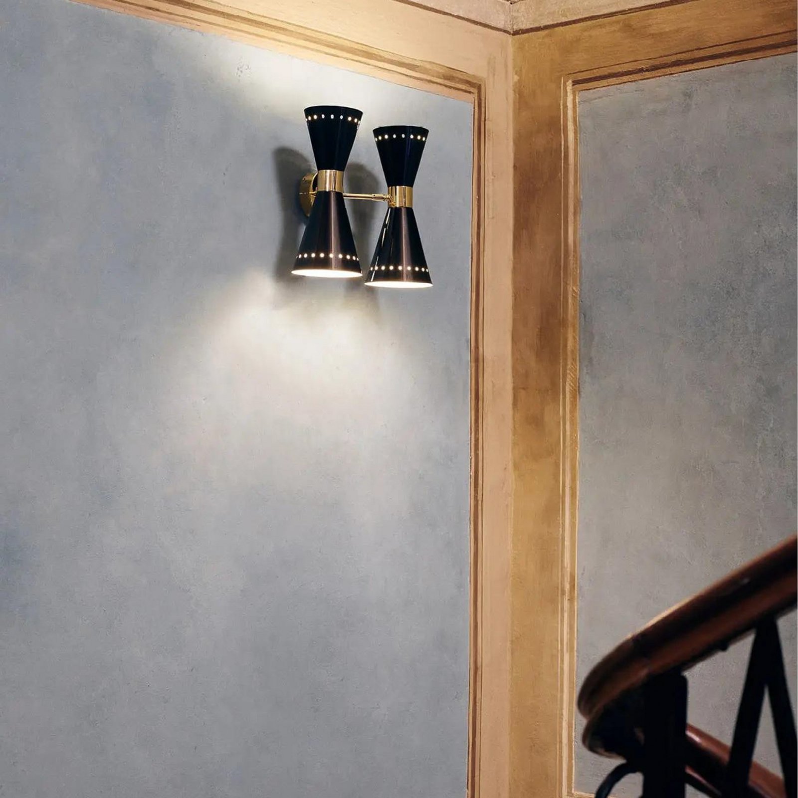 Stilnovo vegglampe Megafono, svart, bredde 33 cm, 4 lyskilder.