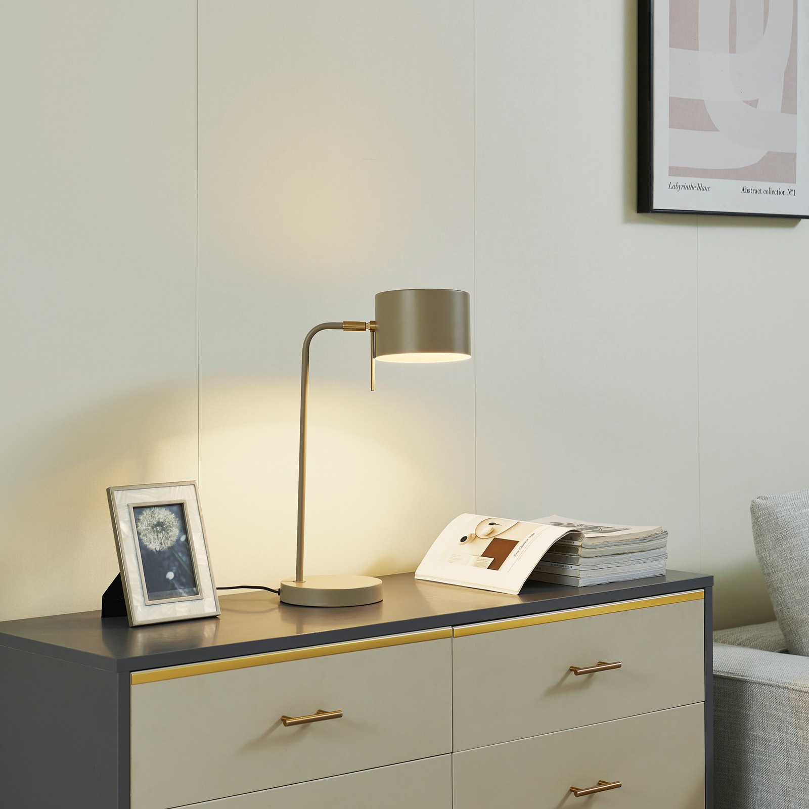 Lindby table lamp Kaida, brown, metal