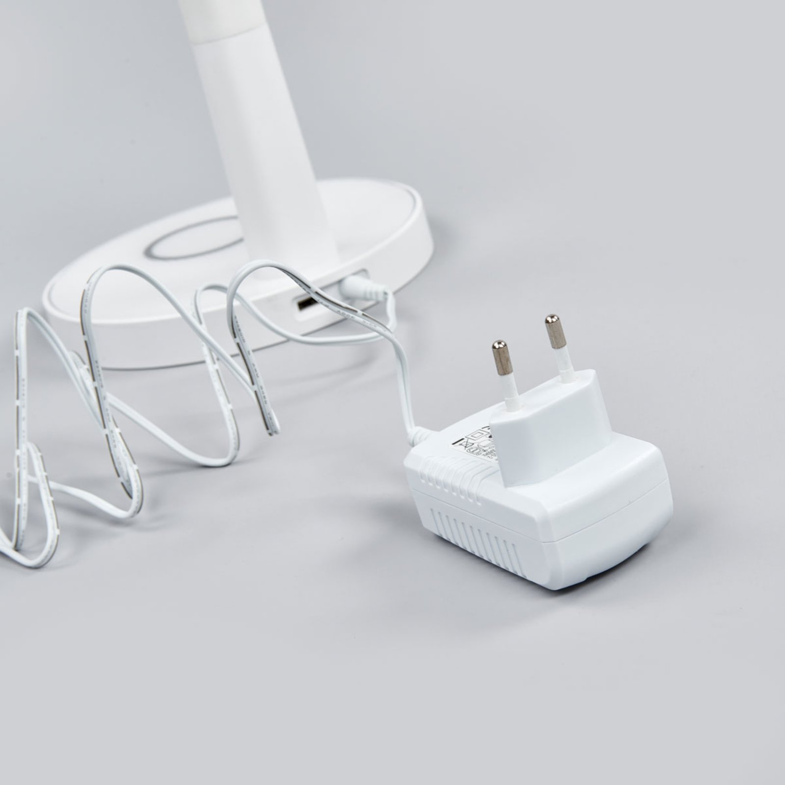 Maily hvit LED skrivebordslampe, USB tilkobling Maily hvit LED skrivebordslampe, USB tilkobling