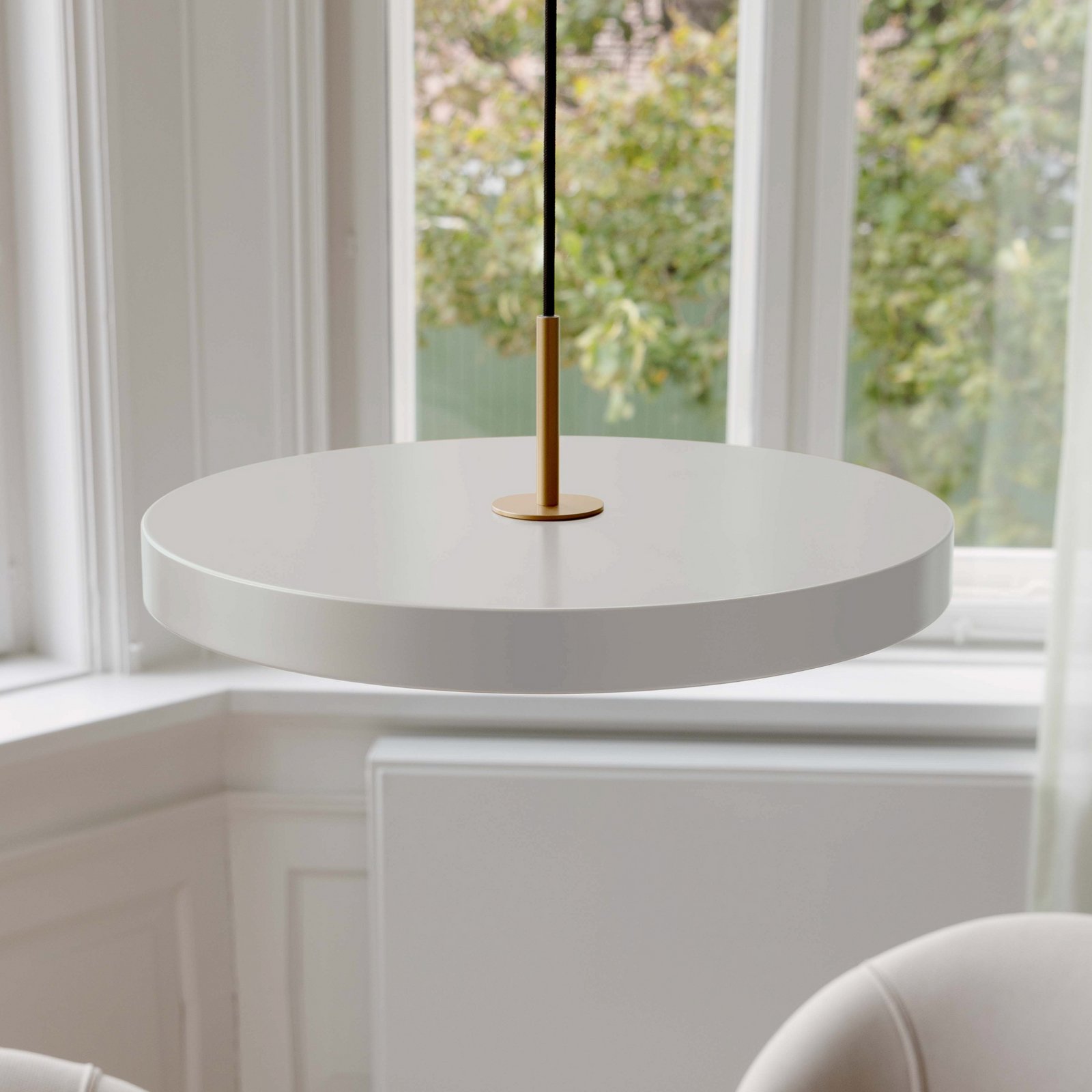 Asteria Medium LED-hængelampe perlemor/messing 43 cm - UMAGE