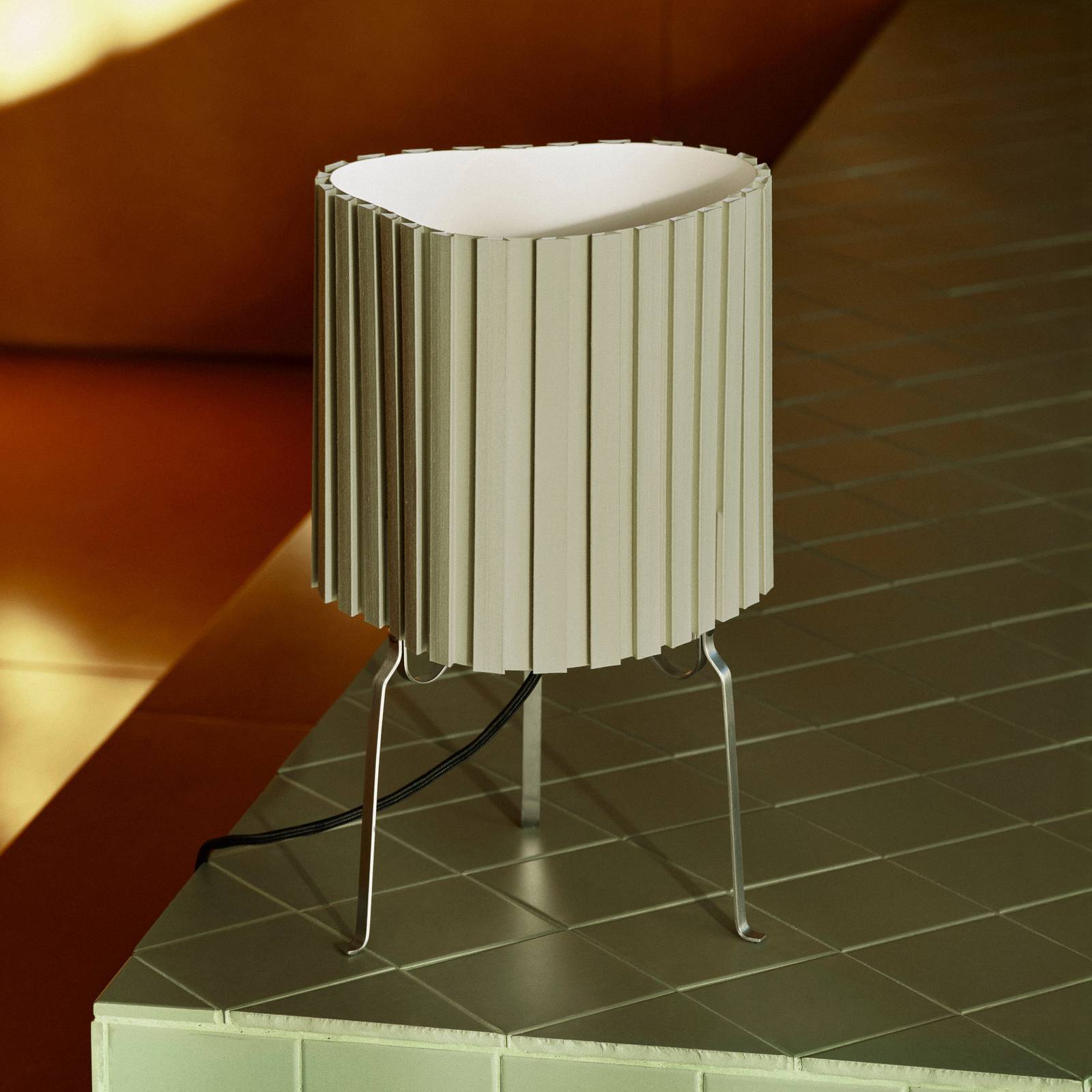 Lampa stołowa HAY Canelé, zielona, wysokość 37 cm, E14, materiał