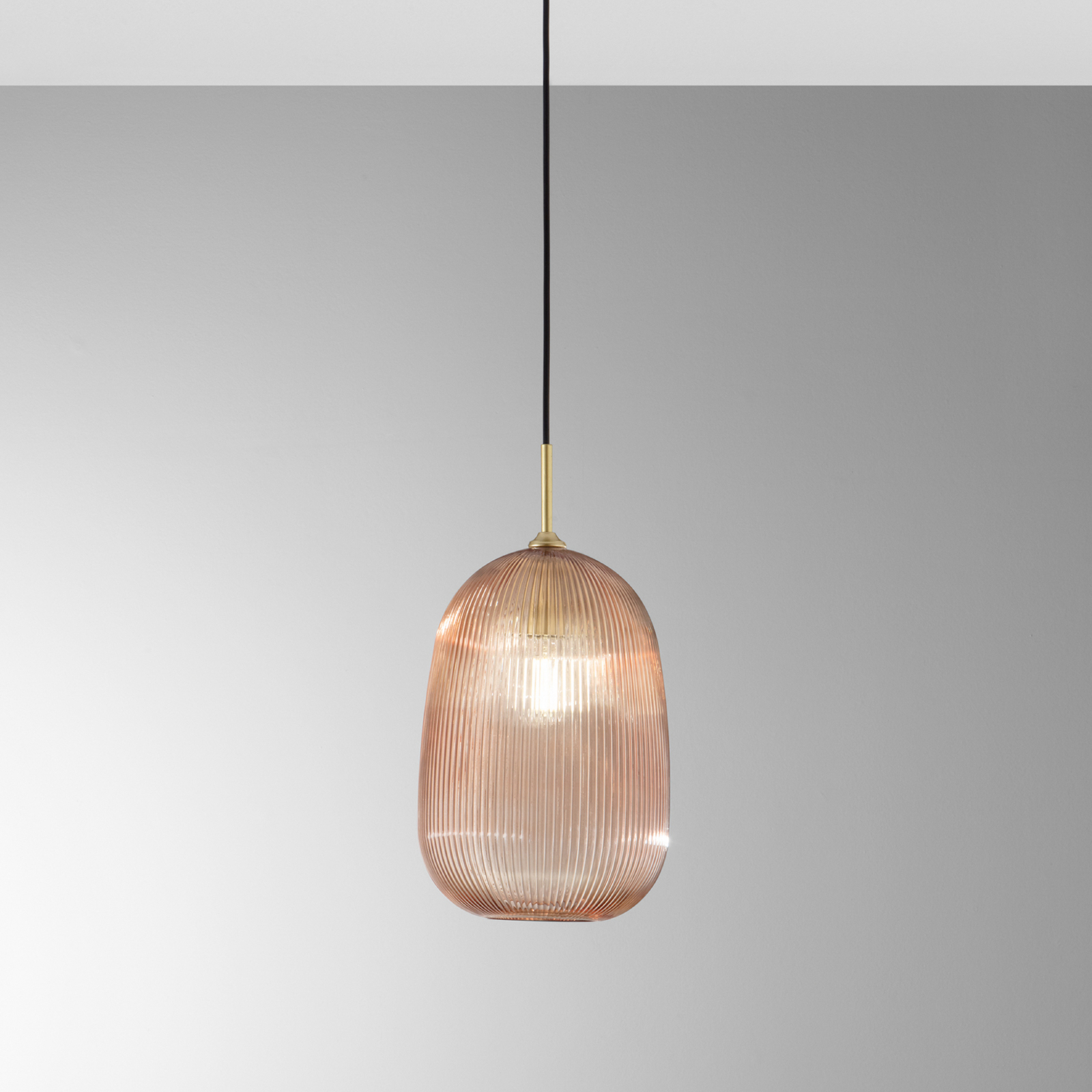 Rippvalgusti DUKE, merevaigukollane, Ø 21 cm, klaas