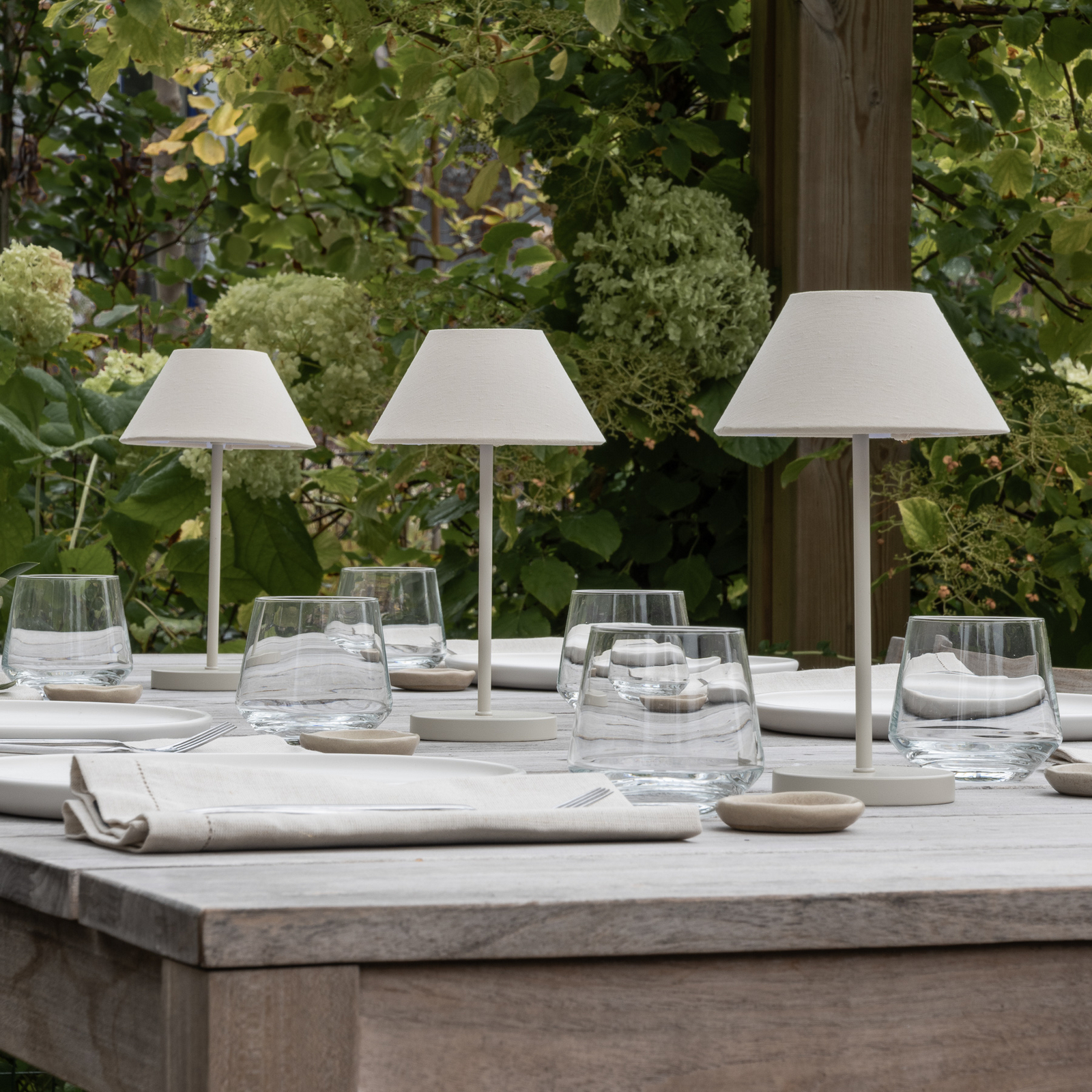 Lâmpada de mesa LED recarregável Teya, branca, 26 cm, IP44 - Watt & Veke