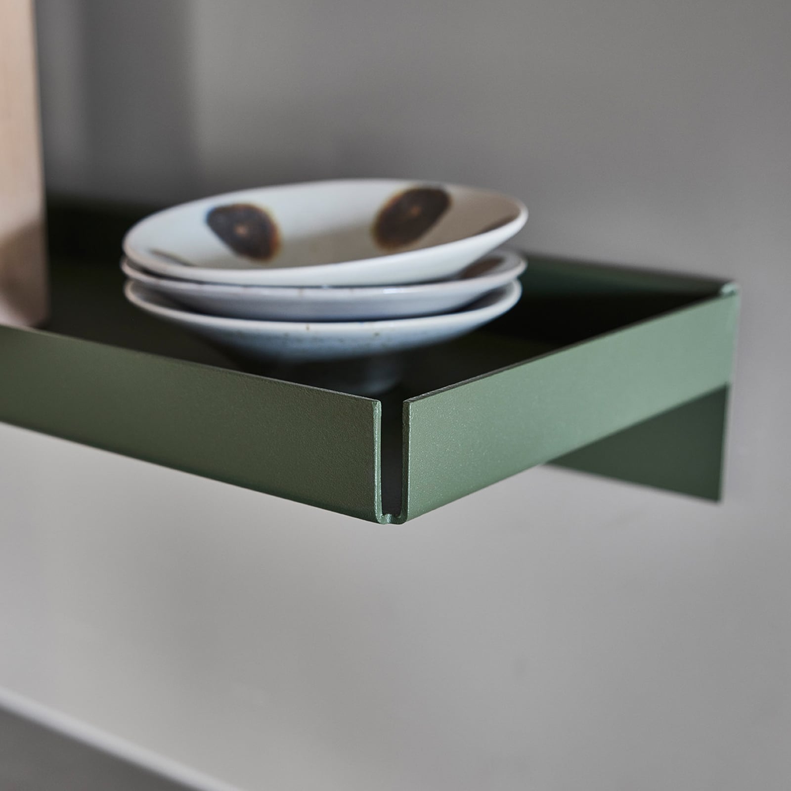 Étagère murale Bakku, verte, longueur 80 cm, aluminium - OYOY Living Design Étagère murale Bakku, verte, longueur 80 cm, aluminium - OYOY Living Design