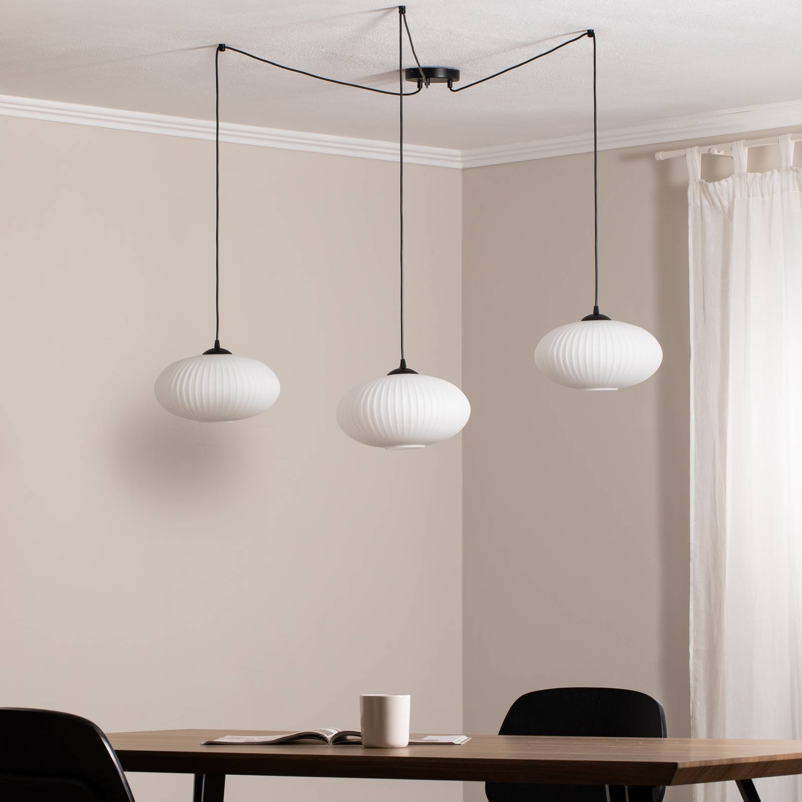Hängelampe Origo, opal/schwarz, dezentral, Glas, 3-flg. günstig online kaufen