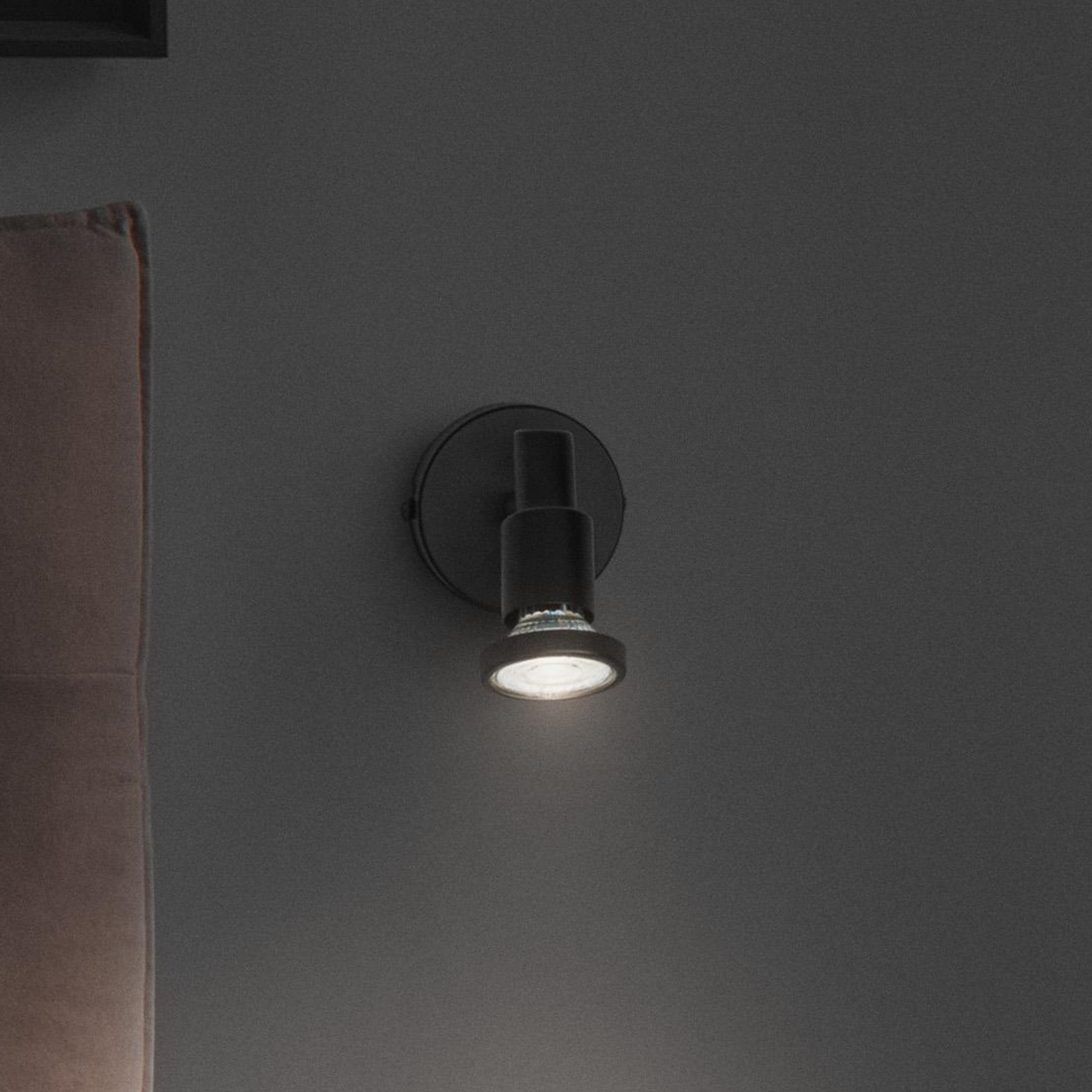 LEDVANCE LED stropné bodové svietidlo GU10, jednoplameňové, čierne