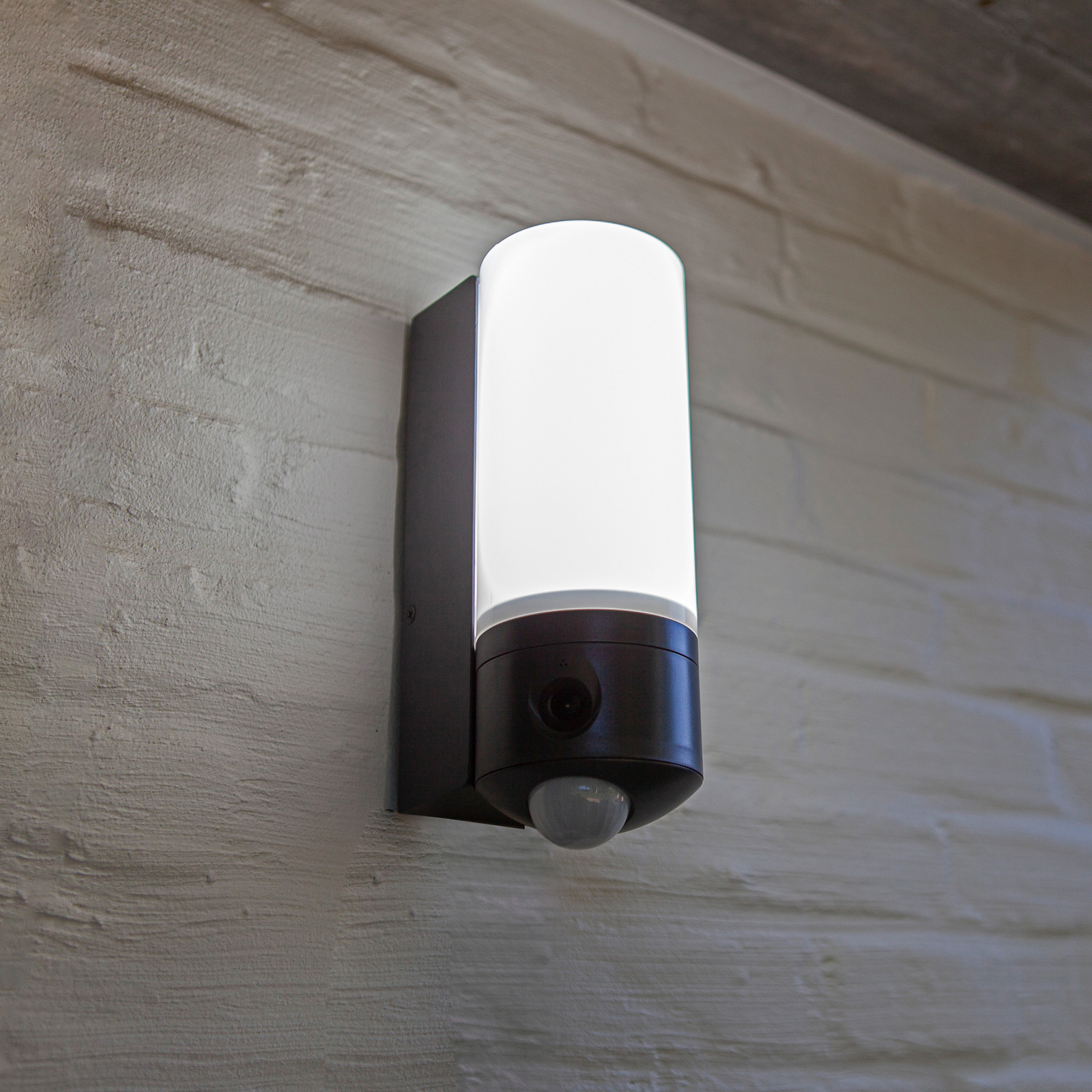 Pollux LED outdoor wall light, camera sensor