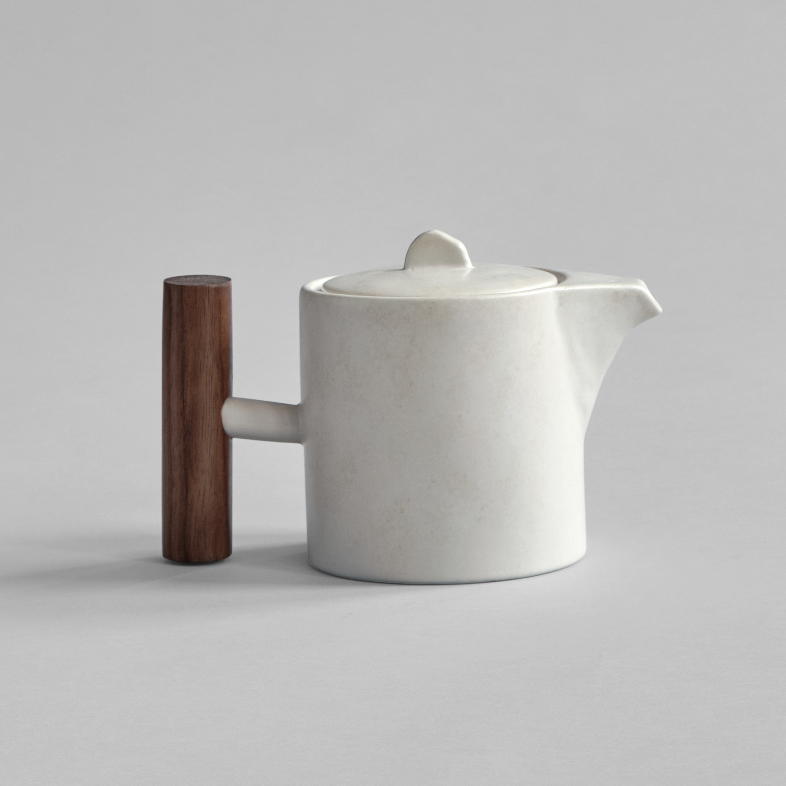 Dzbanek do herbaty Native, wysokość 11 cm, kamień/drewno, biały – 101 Copenhagen