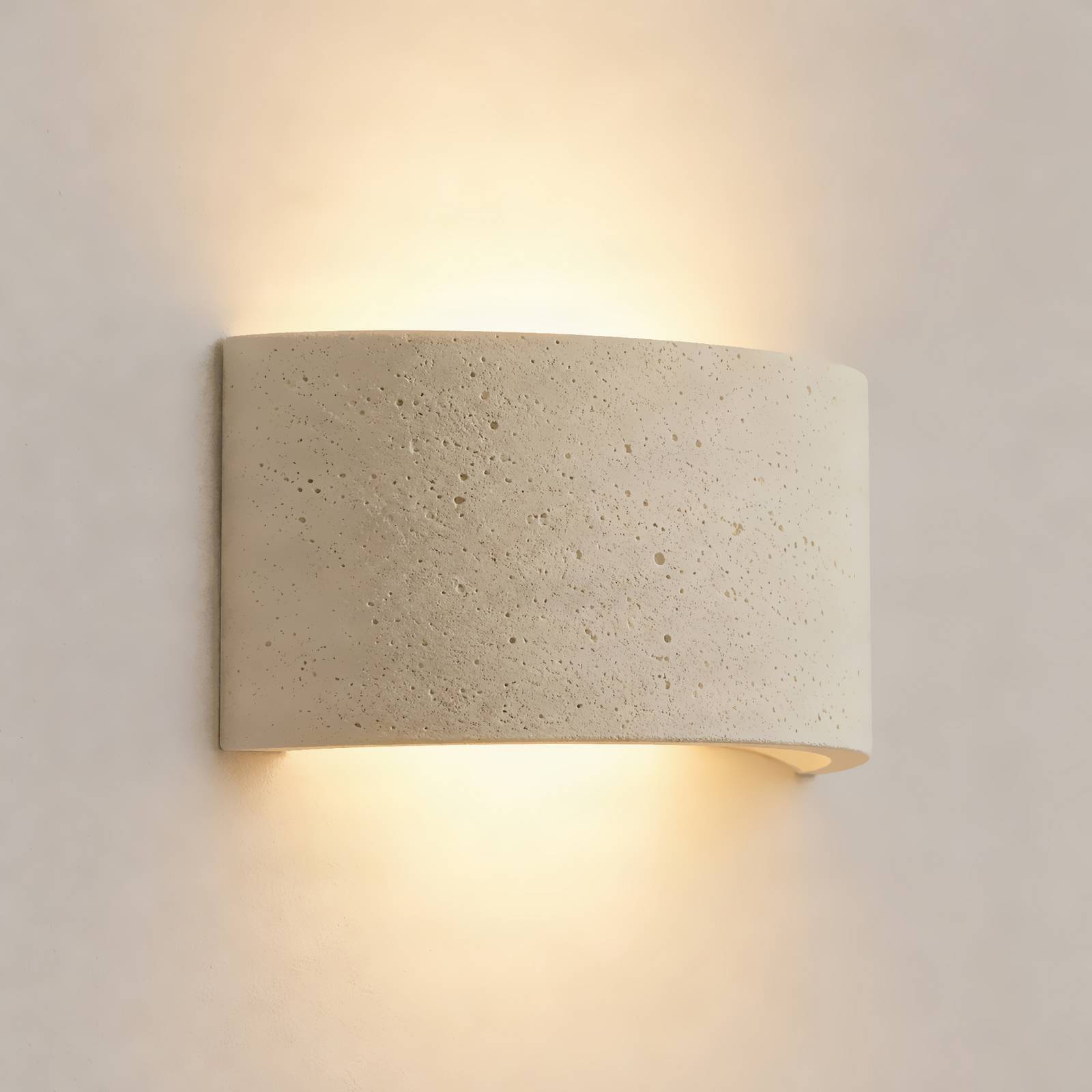 Lindby vegglampe Naike, beige, travertin-look, gips, 15 cm