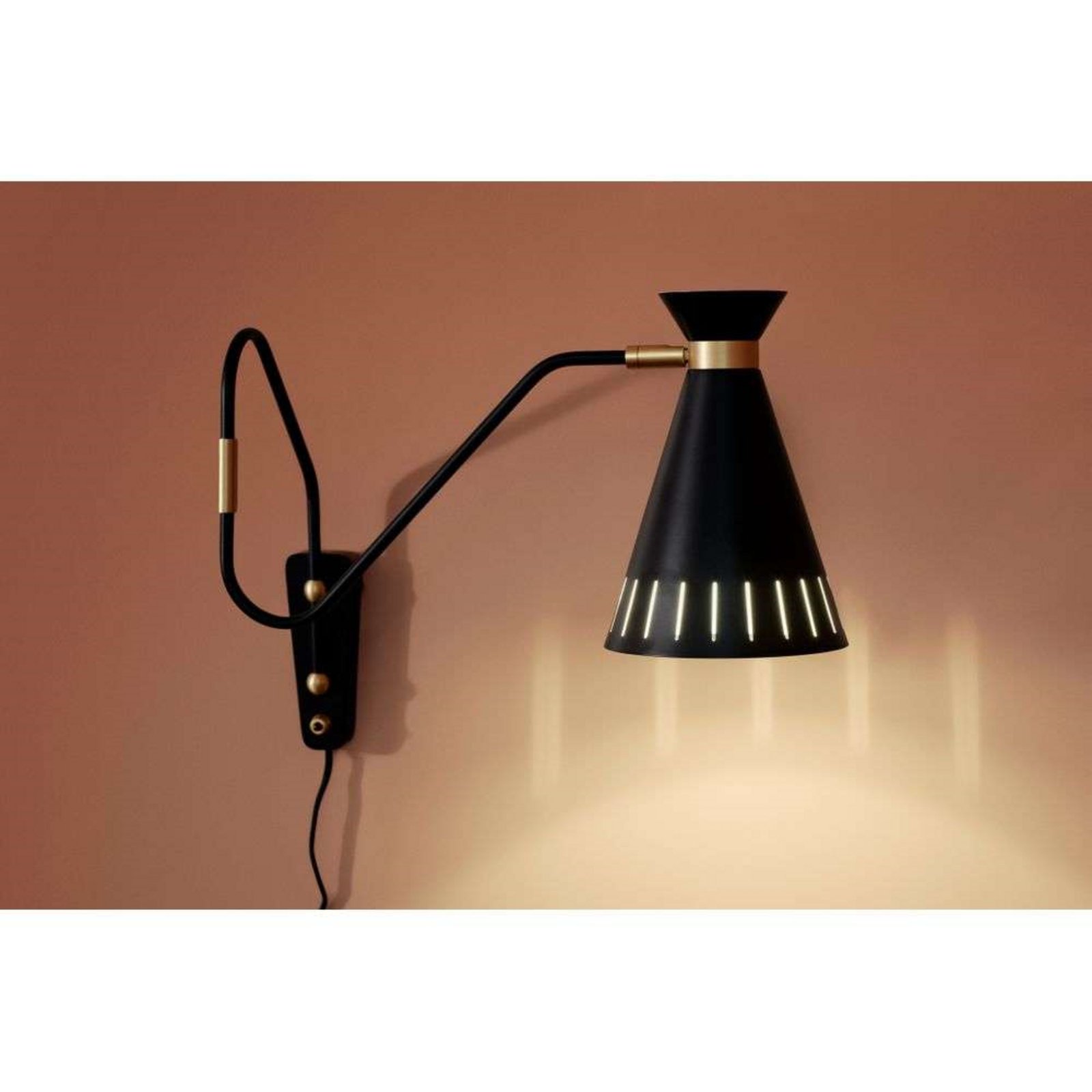 Cone Vägglampa Black Noir - Warm Nordic