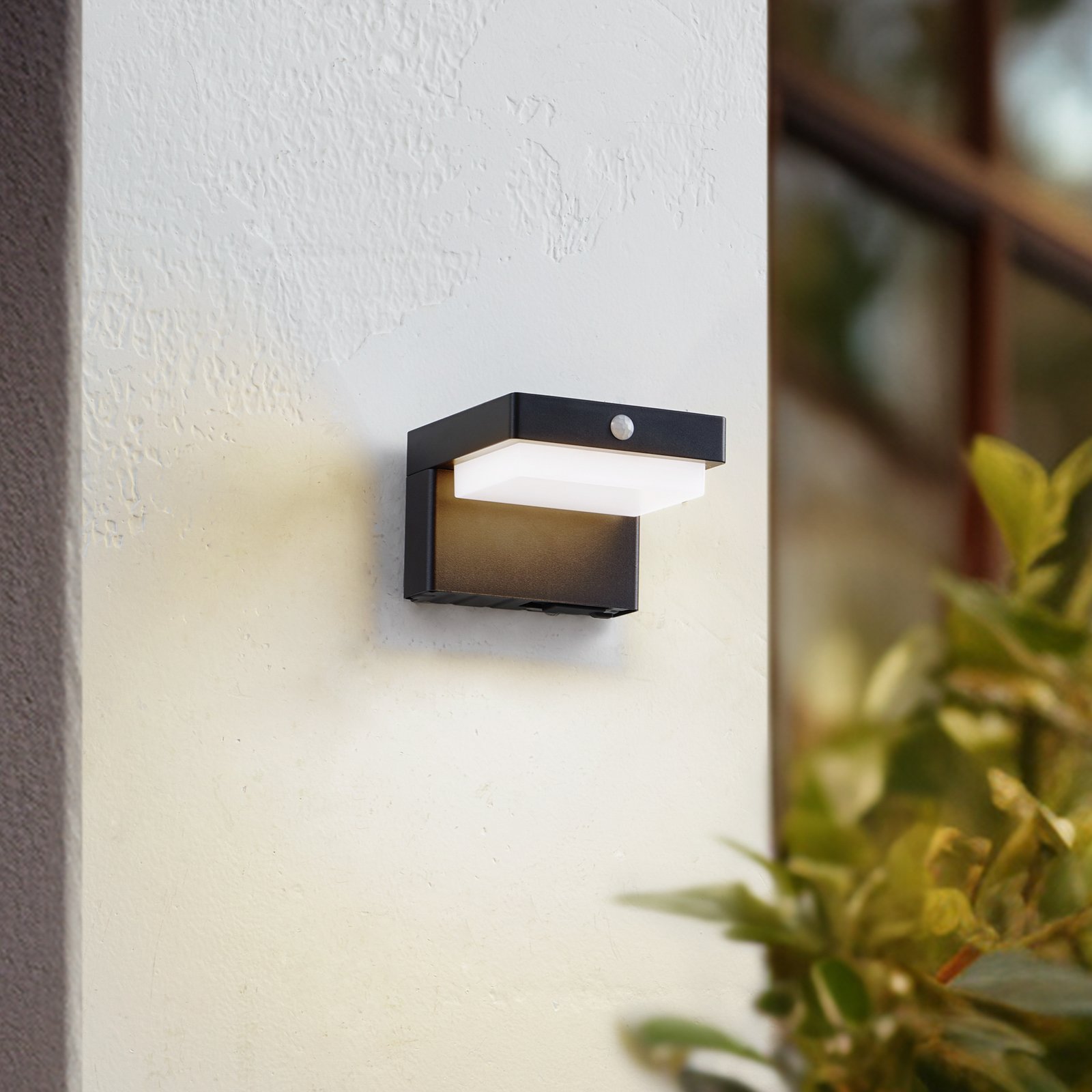 Eleazer LED Solarzelle Wandleuchte w/Sensor Schwarz - Lindby