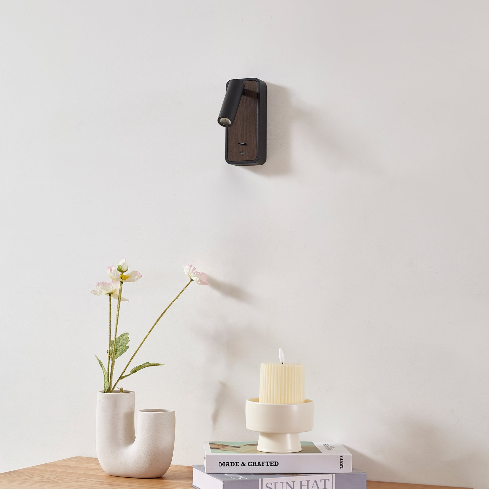 Lindby LED-Wandleuchte Tallis, schwarz, USB-C, beweglich