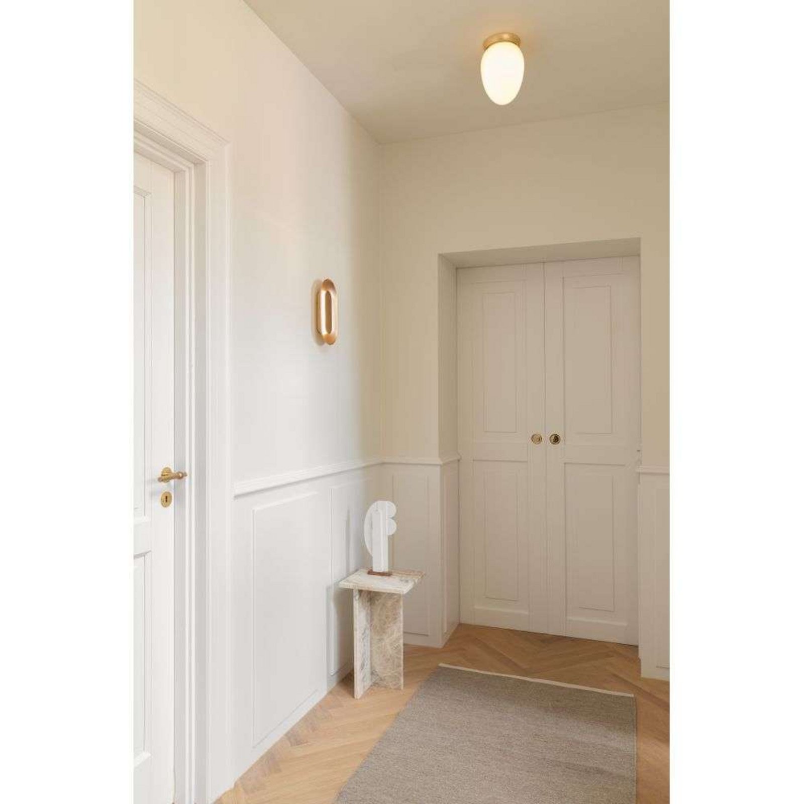 Nuura LED-seinävalaisin Sasi, korkeus 29 cm, messinkivärinen, metalli