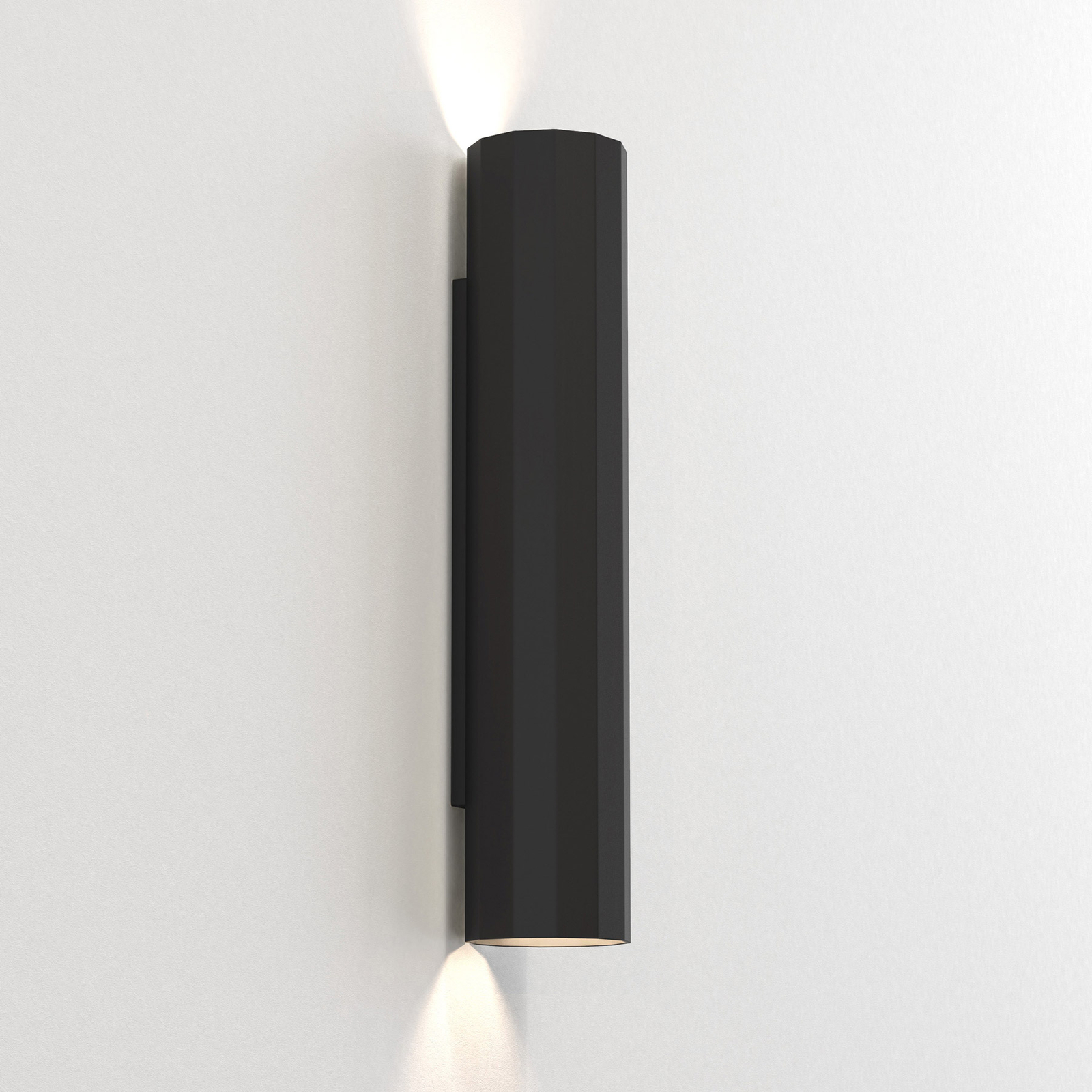 Astro Hashira Wandleuchte mit Up- und Downlight