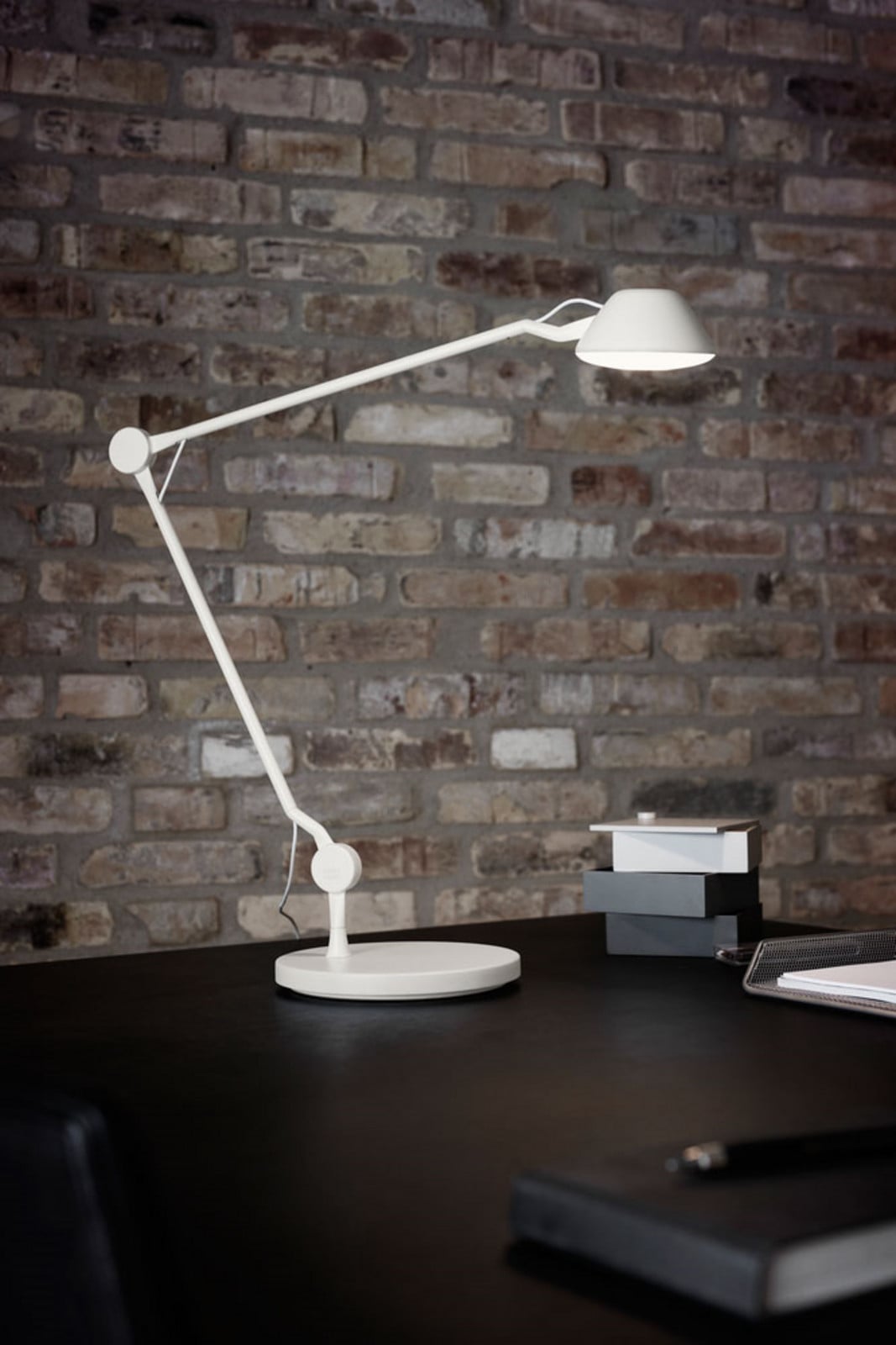 AQ01 Tischleuchte Matt Schwarz FRITZ HANSEN - Wohnzimmer - Aluminium
