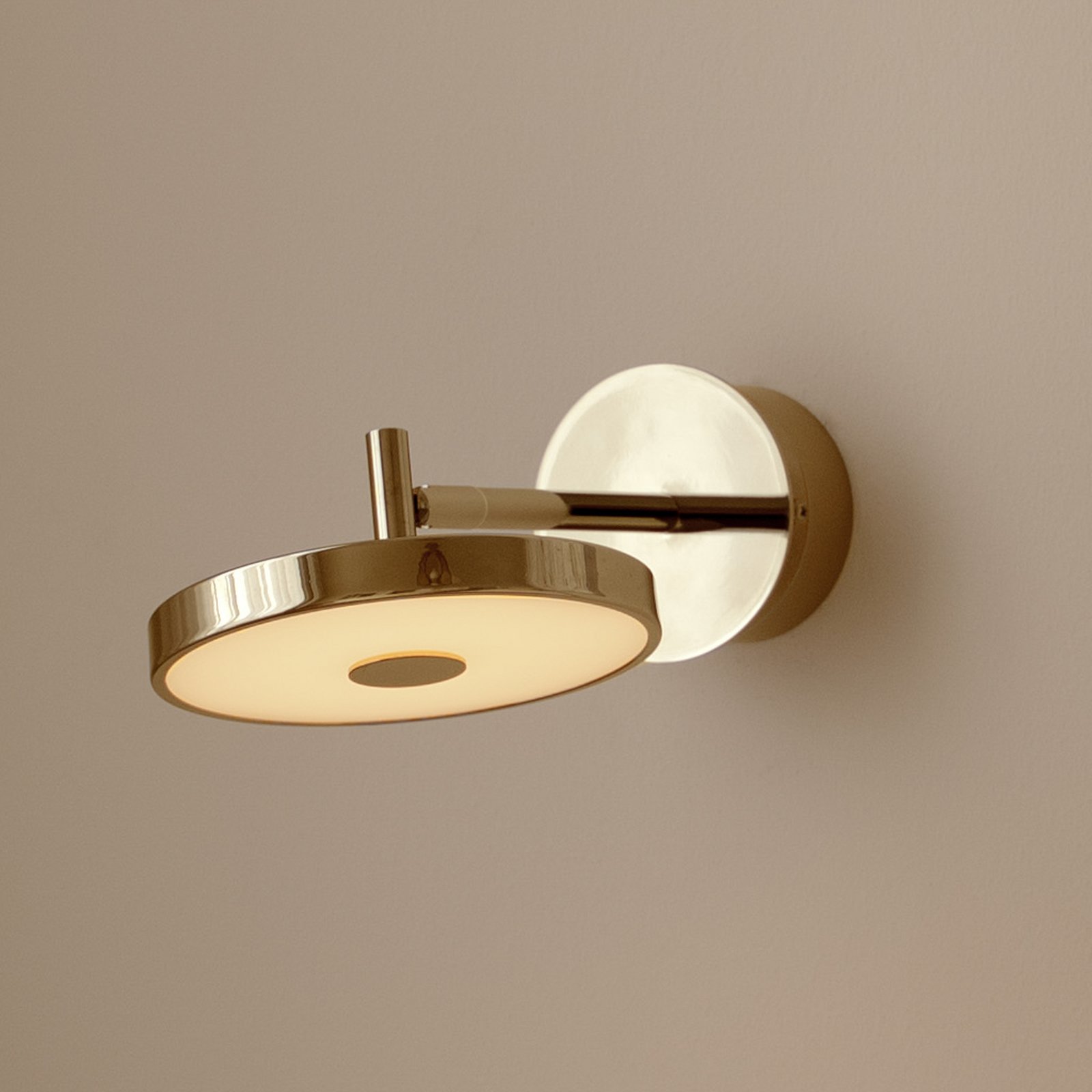 Asteria SHORT HW LED-seinälamppu, kiillotettu messinki, 28 cm - UMAGE Asteria SHORT HW LED-seinälamppu, kiillotettu messinki, 28 cm - UMAGE