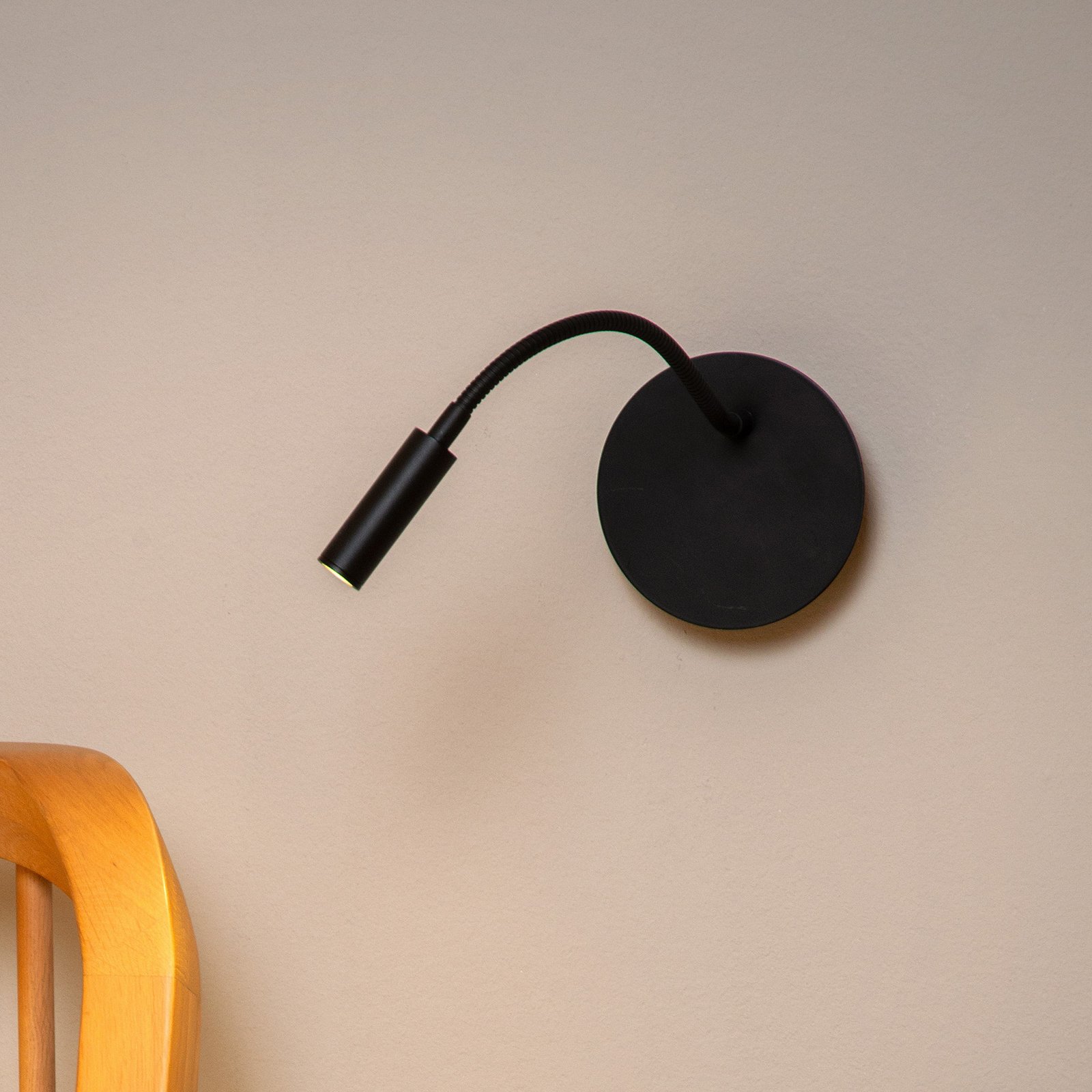 LED battery wall spotlight Jolijn, black, flexible arm, Ø 11 cm, magnet