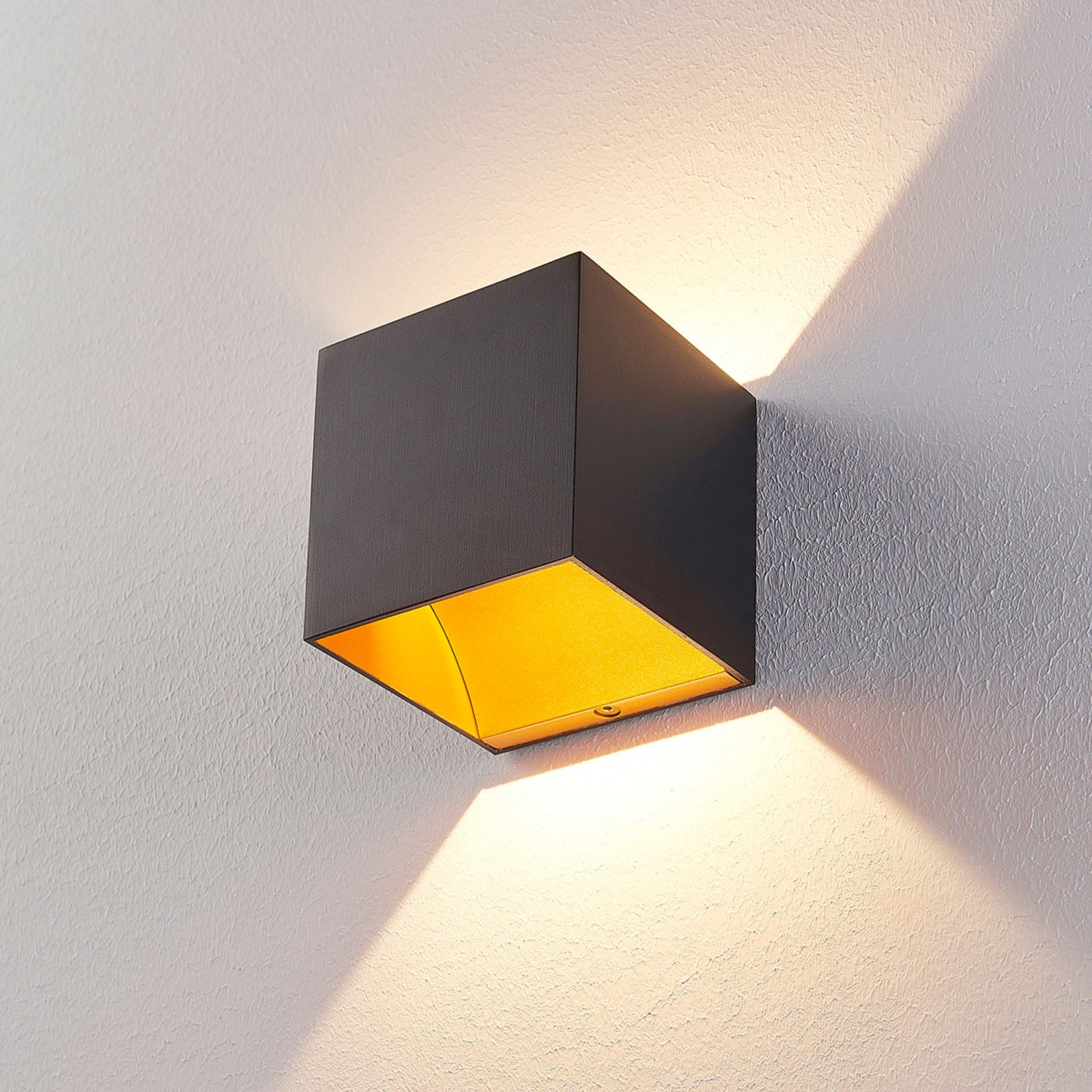 Arcchio Aldrina LED wall lamp, cube, black