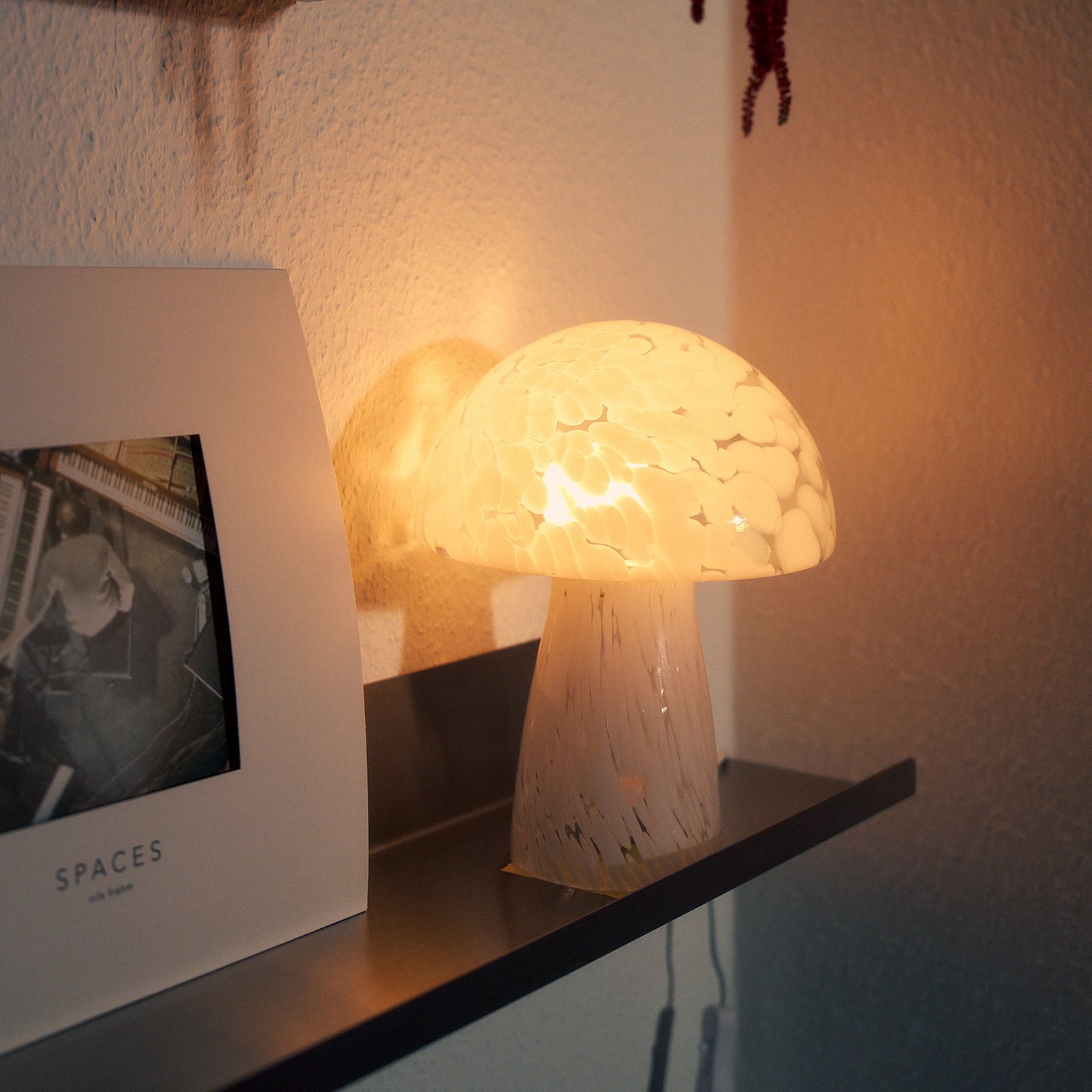 Lindby lampe à poser Hubi, blanc, verre, Ø 22 cm, forme de champignon