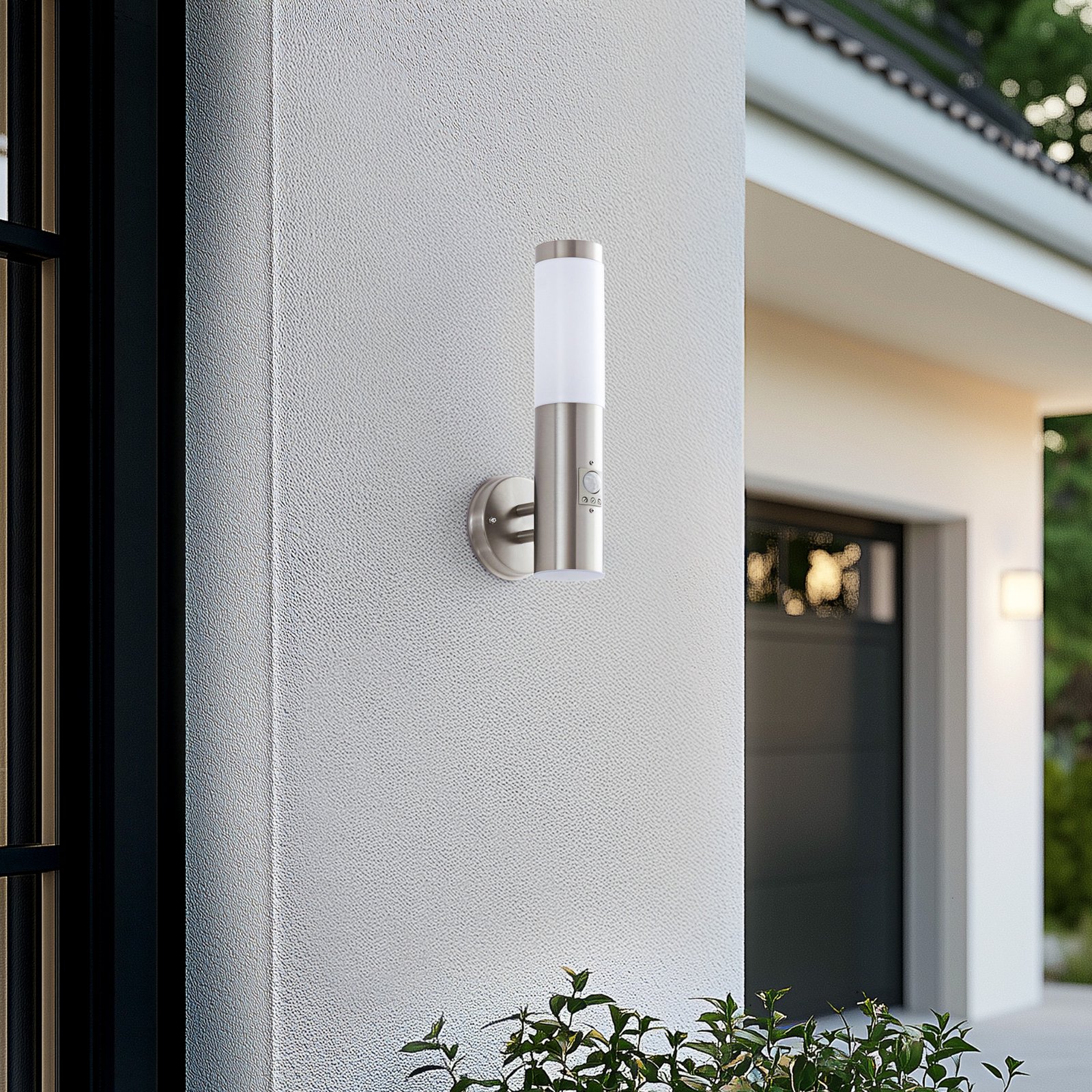 Aplique de exterior Lindby Kristof, detector de movimiento, 33 cm, E27