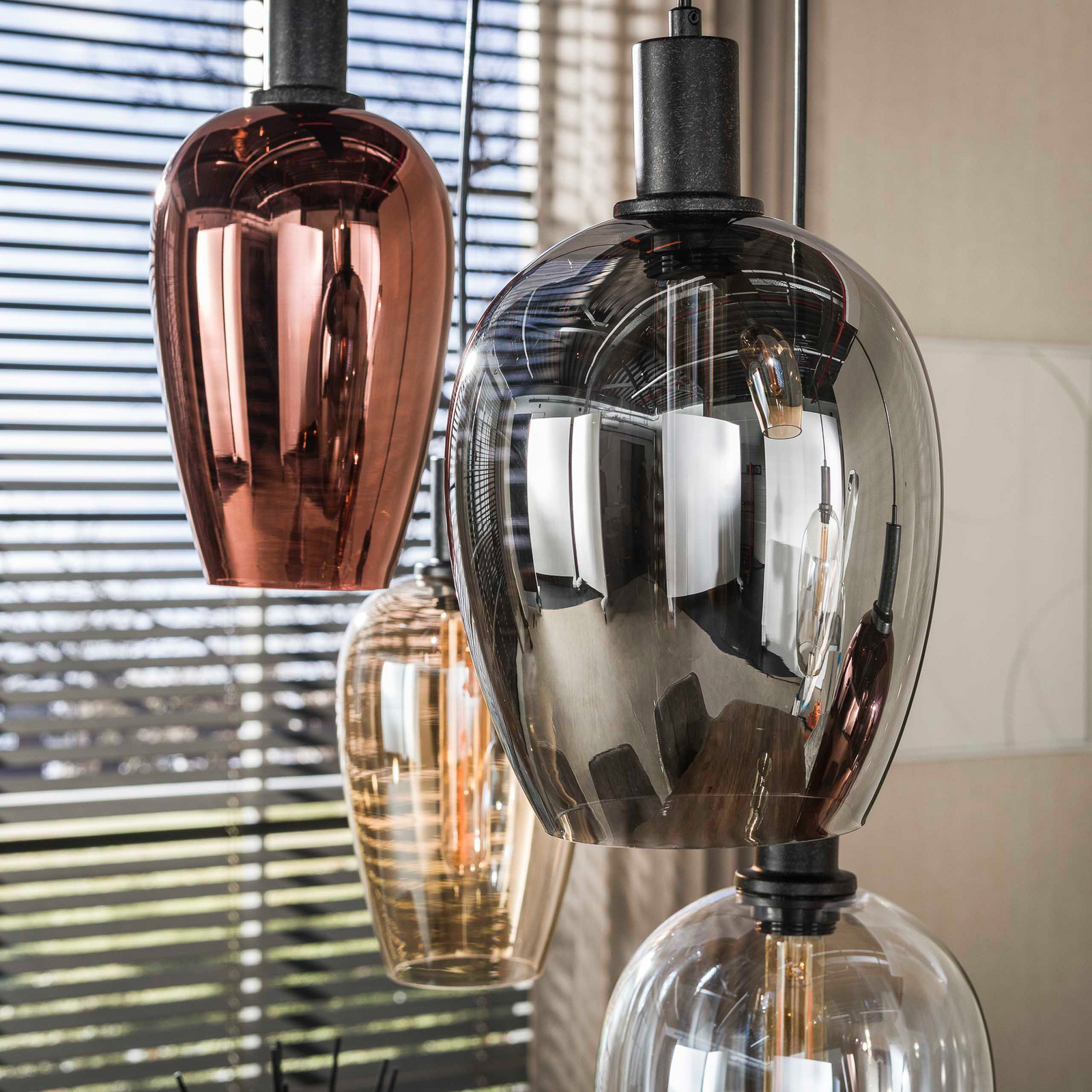 Pendelleuchte Amfora, schwarz/mehrfarbig, Glas, 120 cm Pendelleuchte Amfora, schwarz/mehrfarbig, Glas, 120 cm