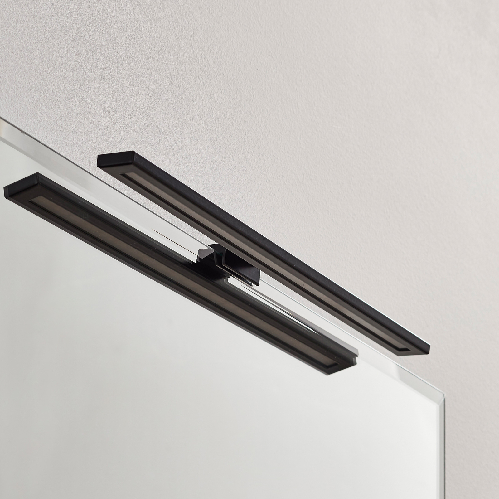 Oświetlenie lustra LED Espelho 40cm czarne 3 000 K