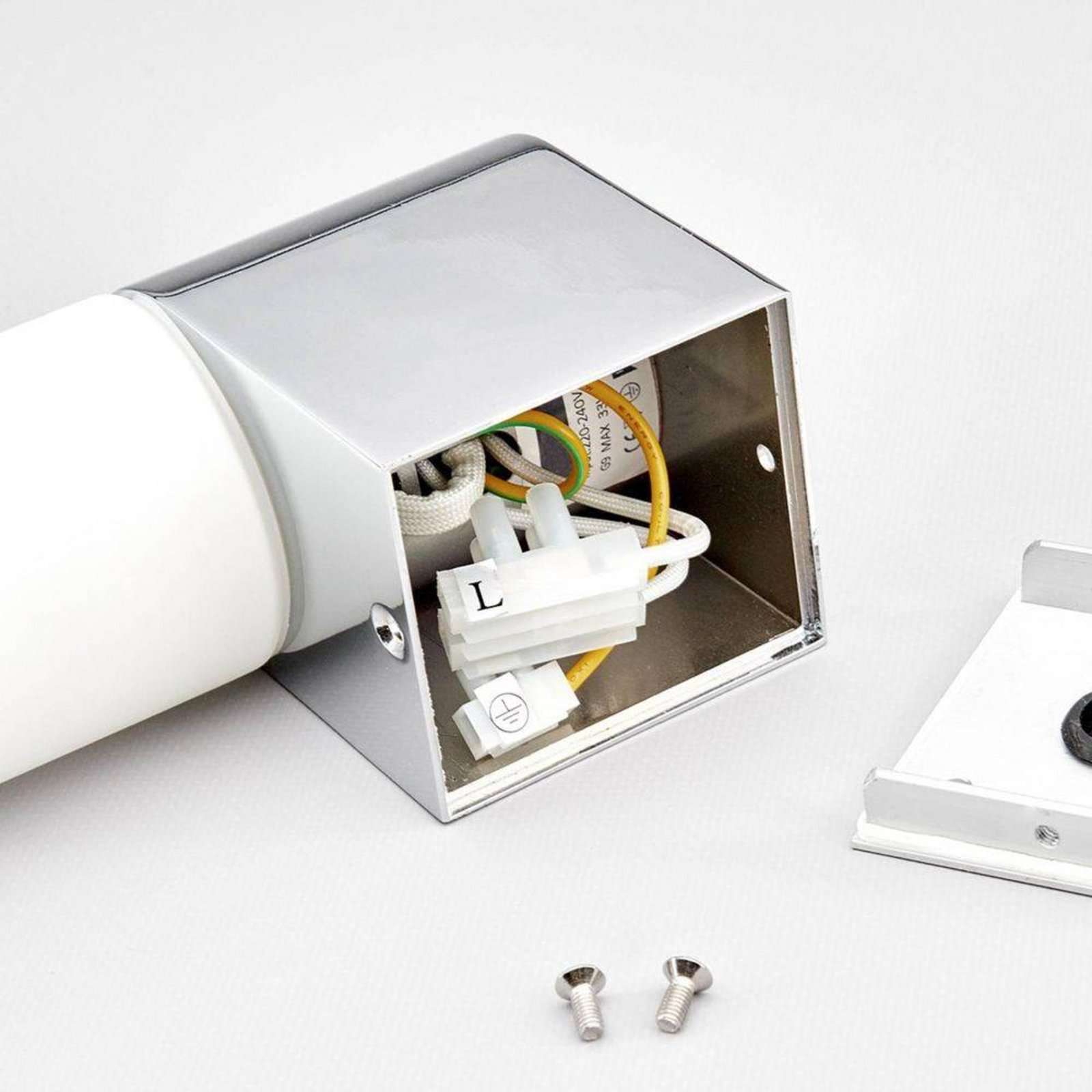 Melike Seinävalaisin Chrome/Satin White - Lindby